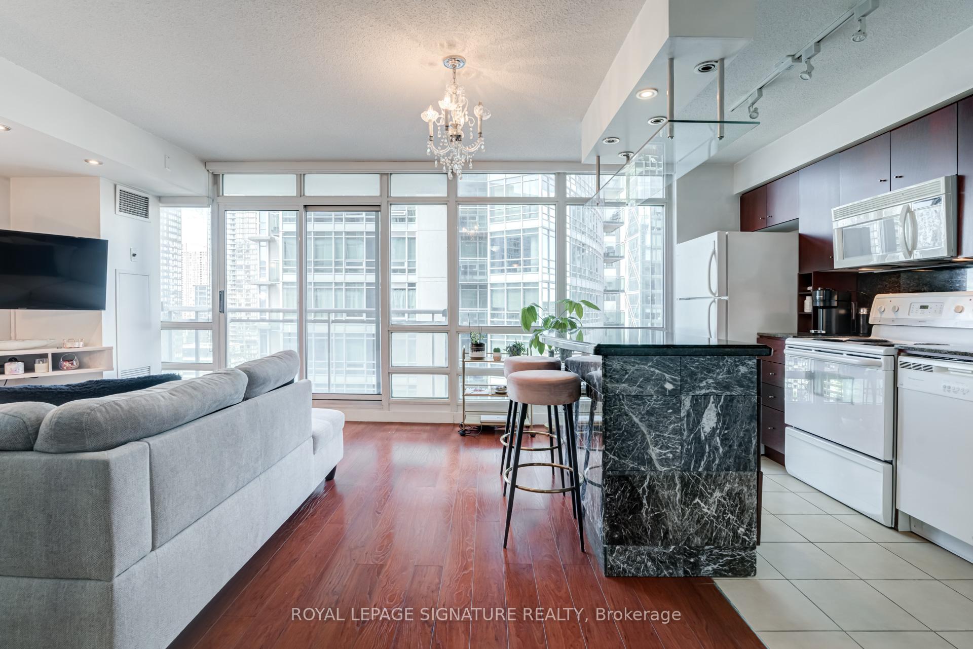 Photo 4 of Unit 2101, 381 Front Street W, Toronto, Waterfront Communities — HOMEH