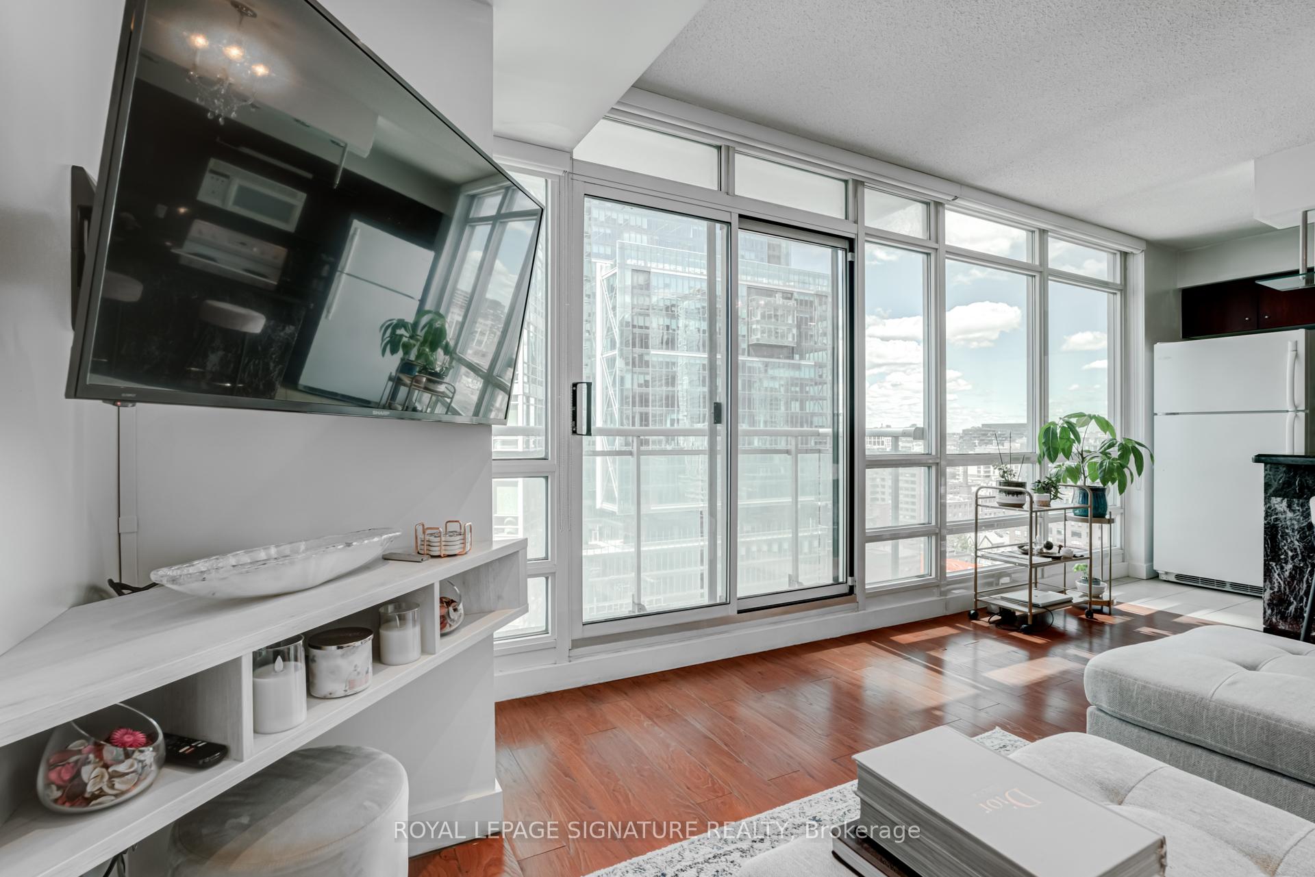 Photo 6 of Unit 2101, 381 Front Street W, Toronto, Waterfront Communities — HOMEH