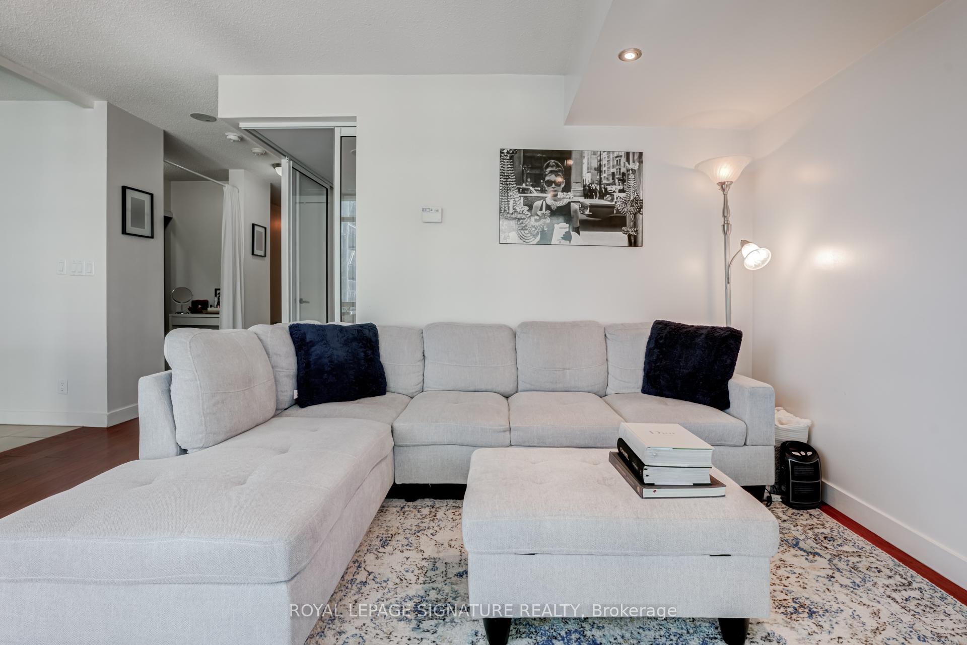 Photo 7 of Unit 2101, 381 Front Street W, Toronto, Waterfront Communities — HOMEH