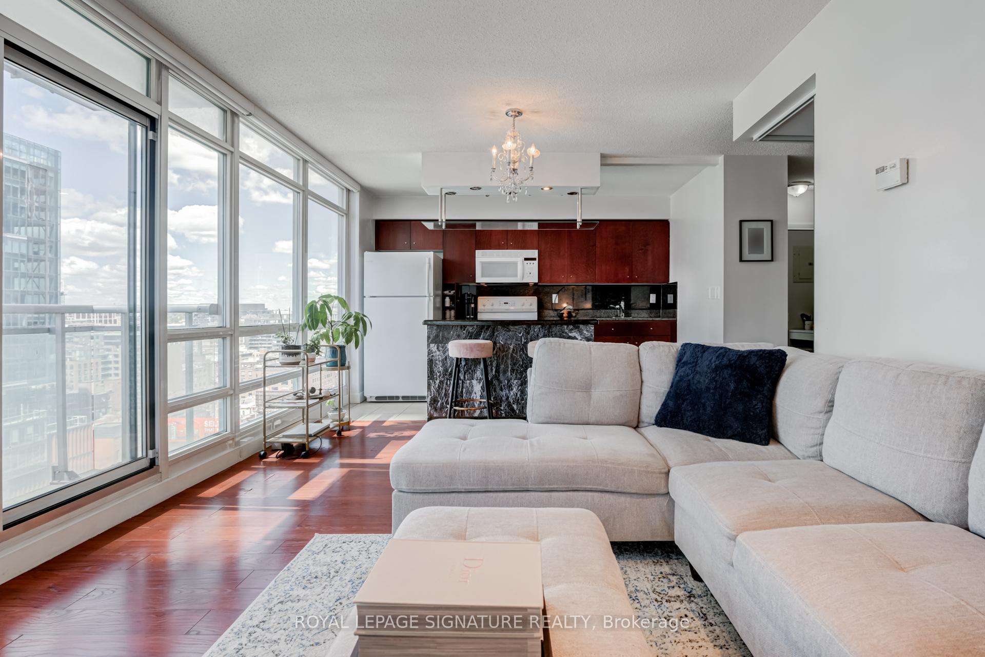 Photo 8 of Unit 2101, 381 Front Street W, Toronto, Waterfront Communities — HOMEH