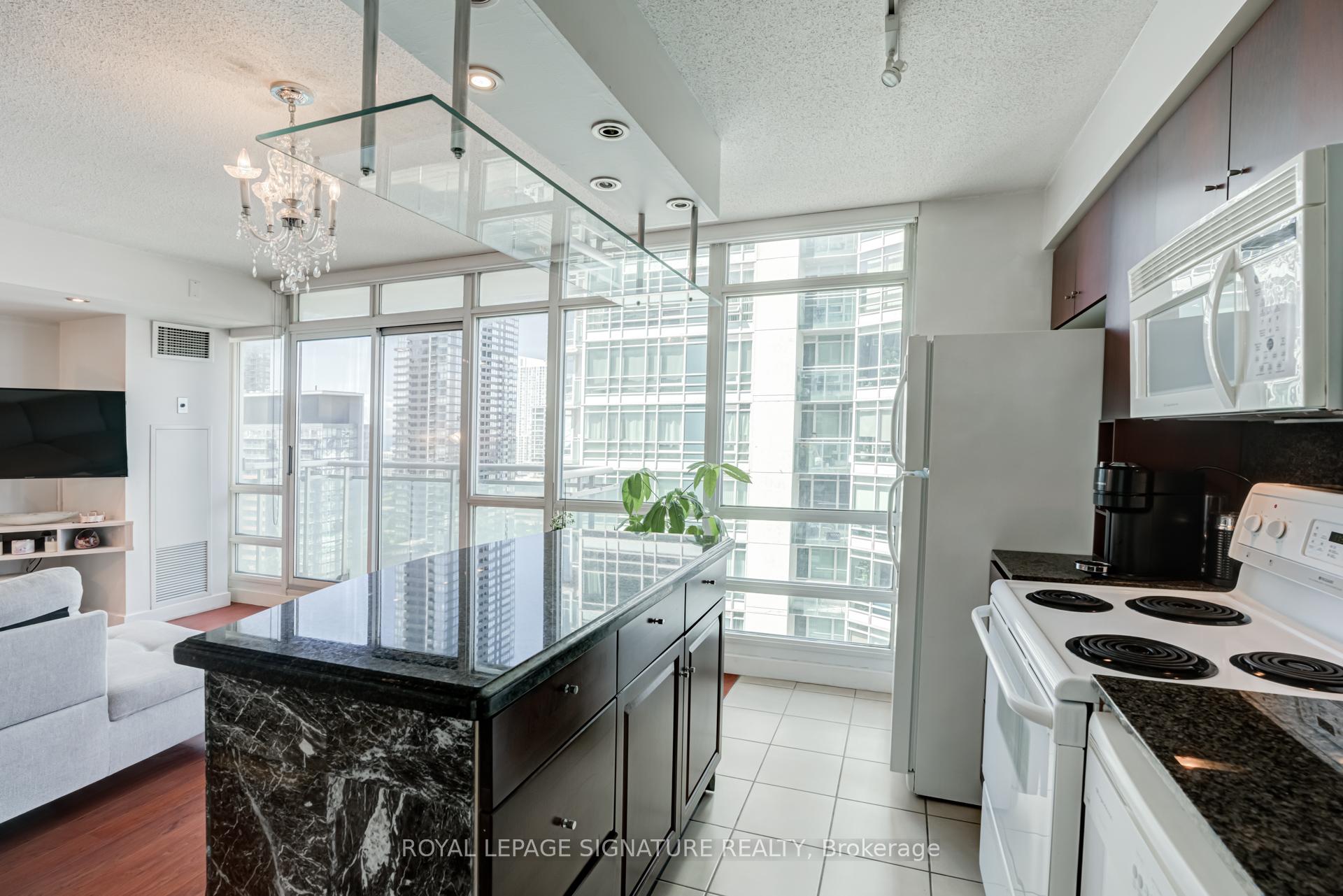 Photo 10 of Unit 2101, 381 Front Street W, Toronto, Waterfront Communities — HOMEH