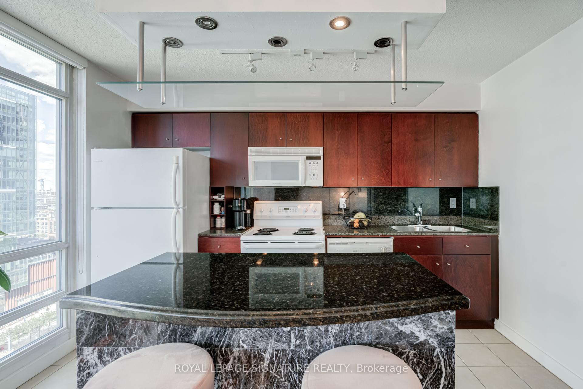 Photo 11 of Unit 2101, 381 Front Street W, Toronto, Waterfront Communities — HOMEH