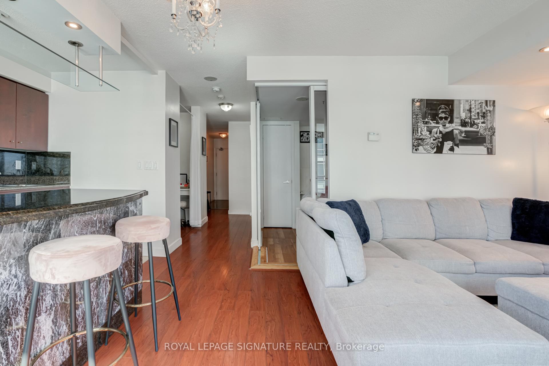 Photo 12 of Unit 2101, 381 Front Street W, Toronto, Waterfront Communities — HOMEH
