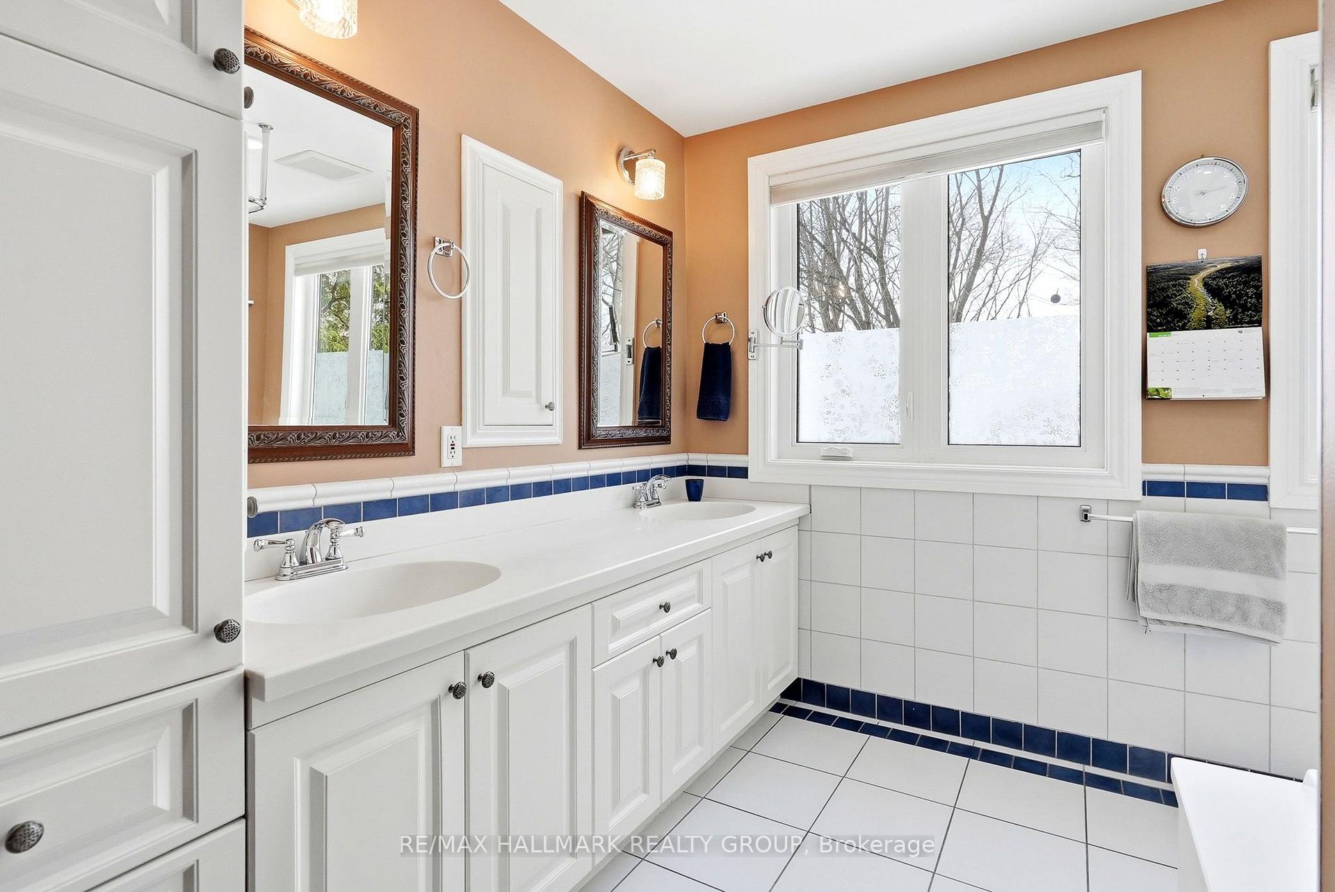 Photo 13 of 53 Scrivens Street, Ottawa, Britannia — HOMEH