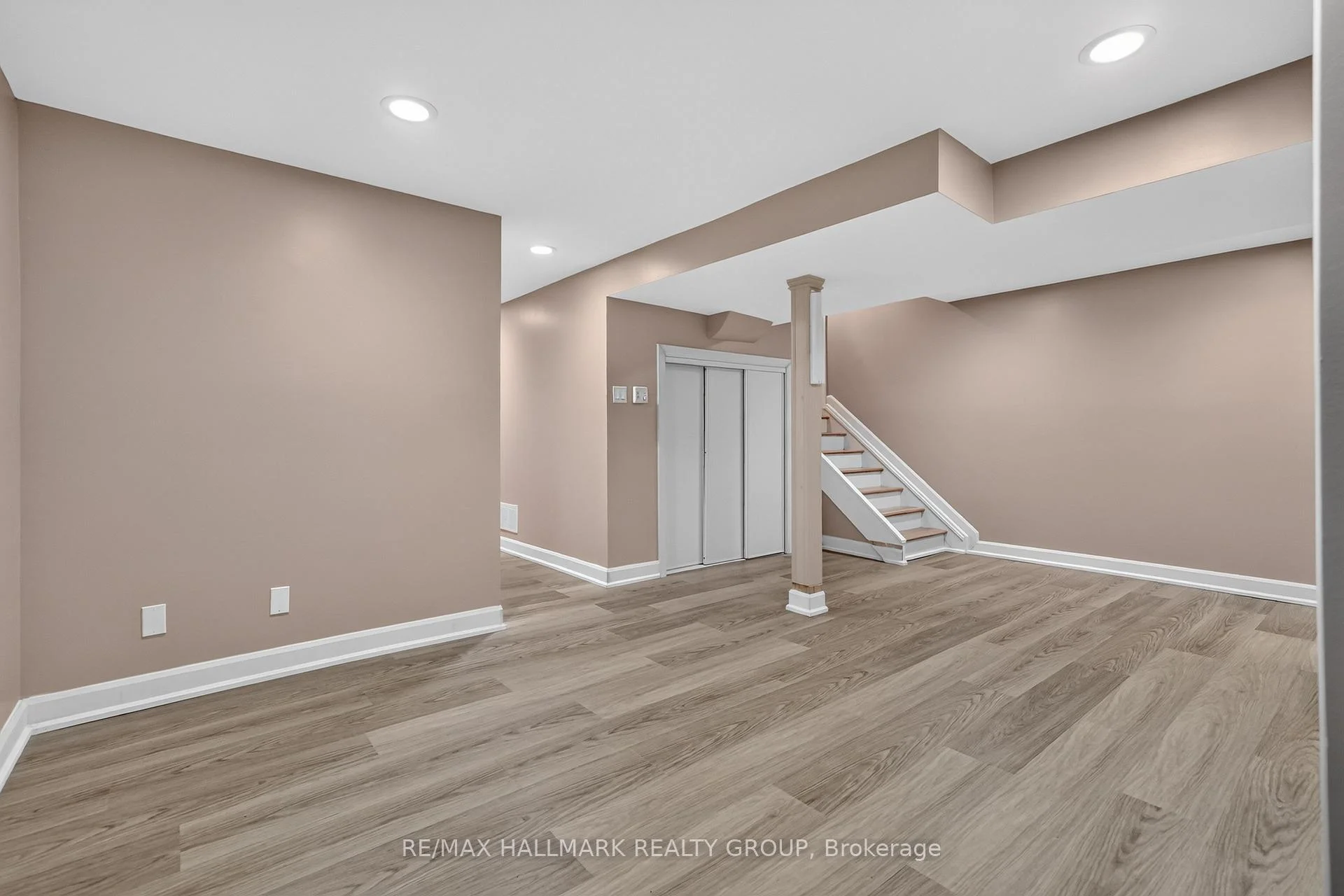 Photo 42 of 53 Scrivens Street, Ottawa, Britannia — HOMEH