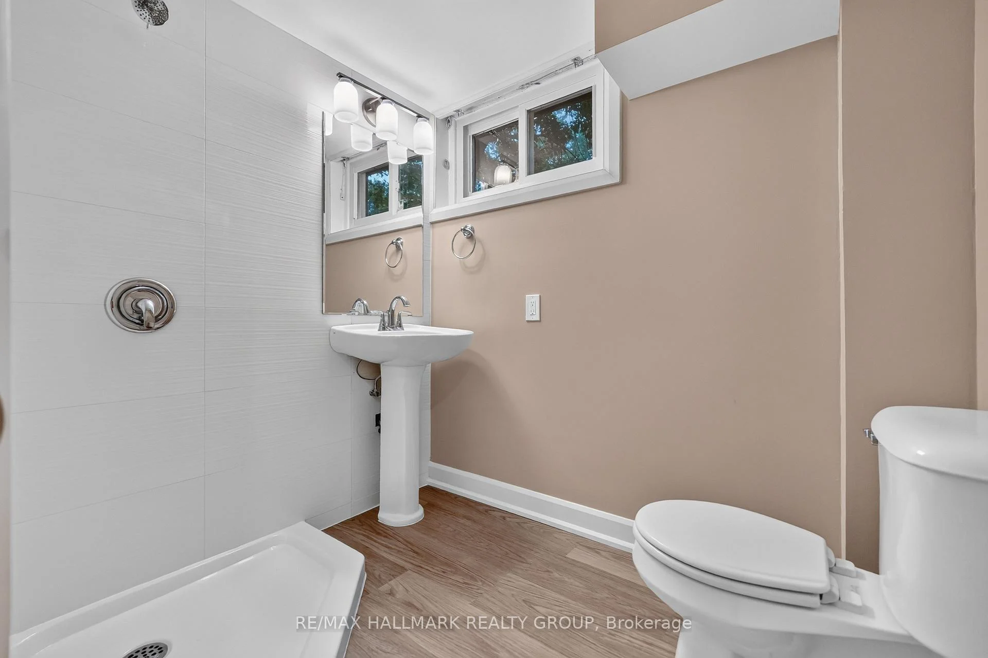 Photo 48 of 53 Scrivens Street, Ottawa, Britannia — HOMEH