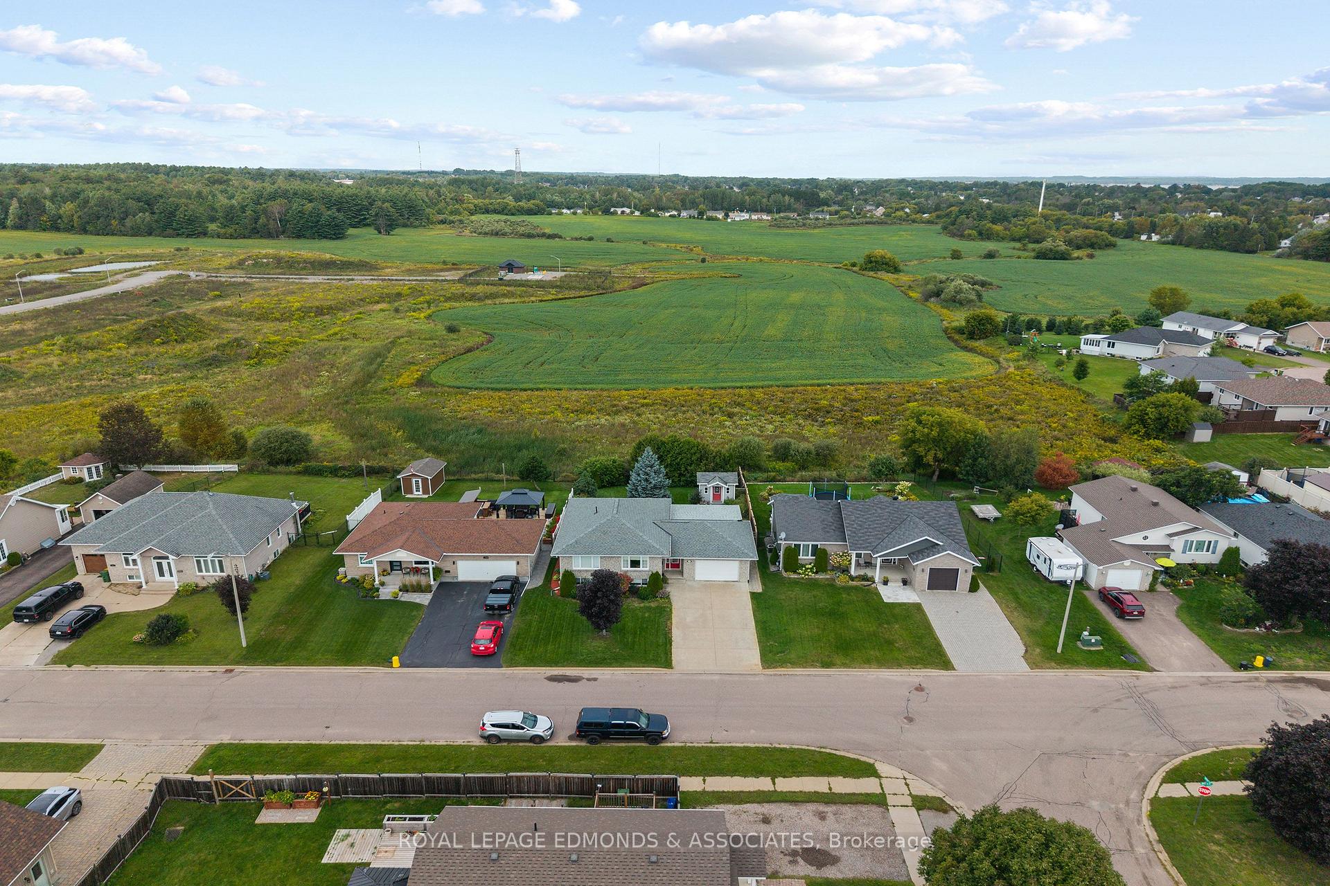 Photo 4 of 626 Moss Drive, Pembroke, Pembroke — HOMEH