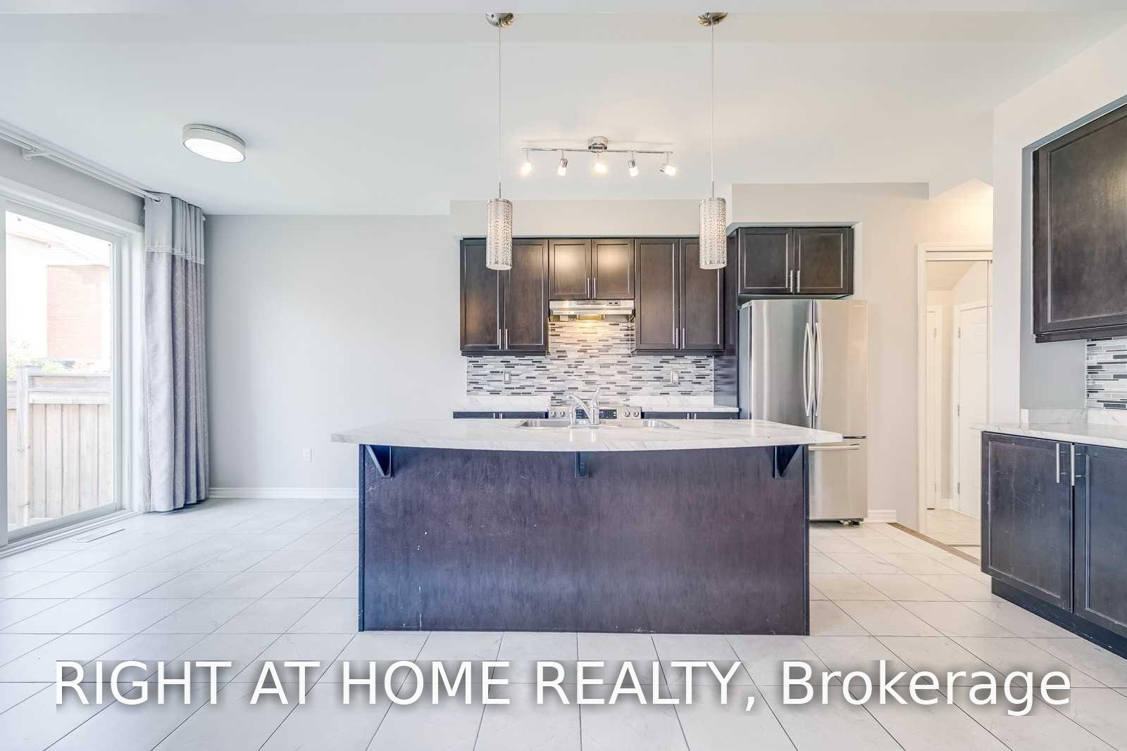 Photo 13 of Unit Upper, 455 Clarkson Gate, Milton, Ford — HOMEH