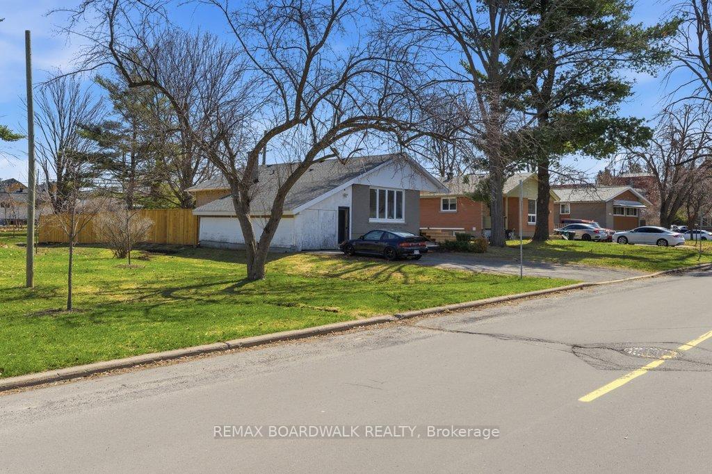 Photo 4 of 1279 Adirondack Drive, Ottawa, Kenson Park — HOMEH