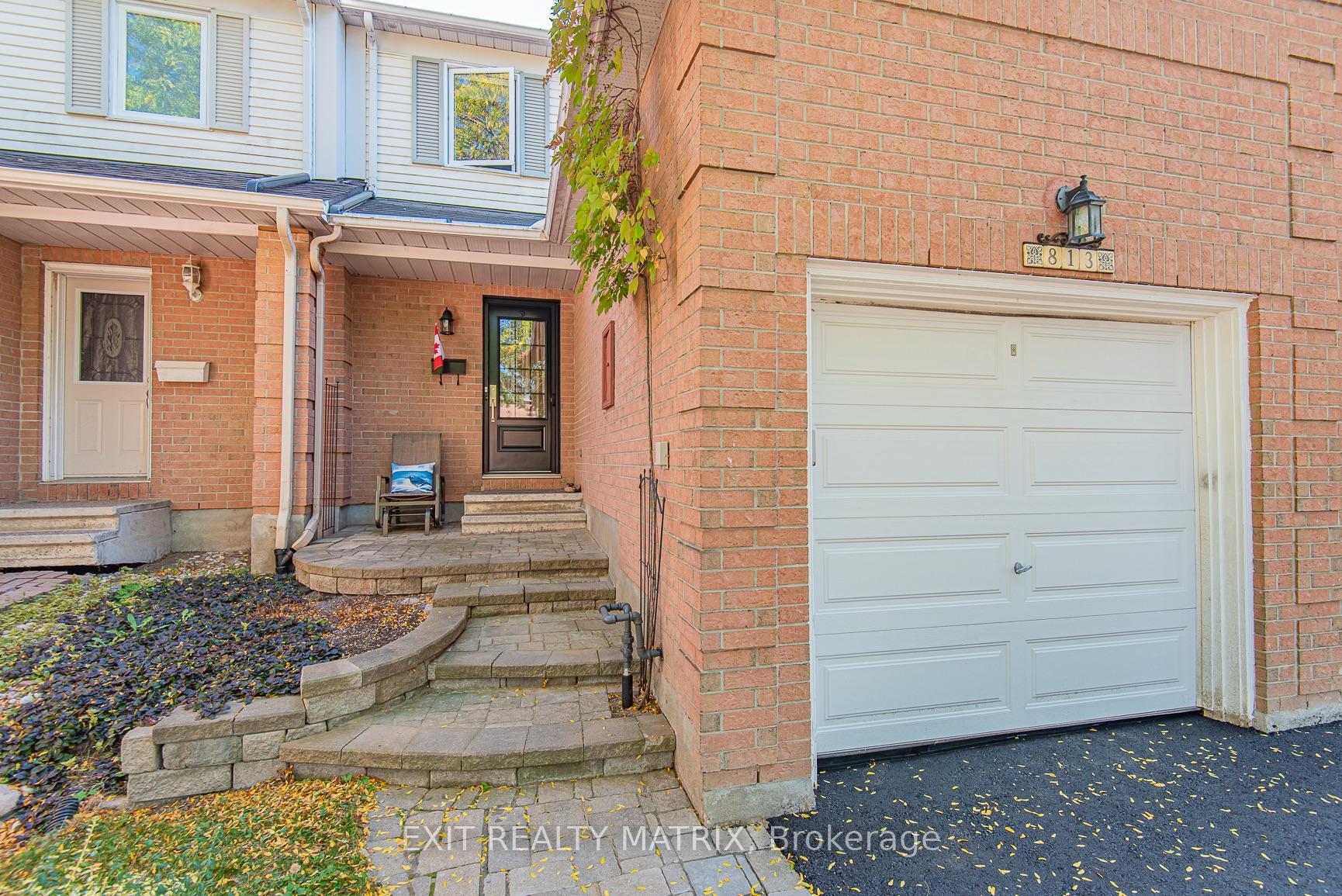 Photo 2 of 813 Clearcrest Crescent, Ottawa, Fallingbrook/Ridgemount — HOMEH
