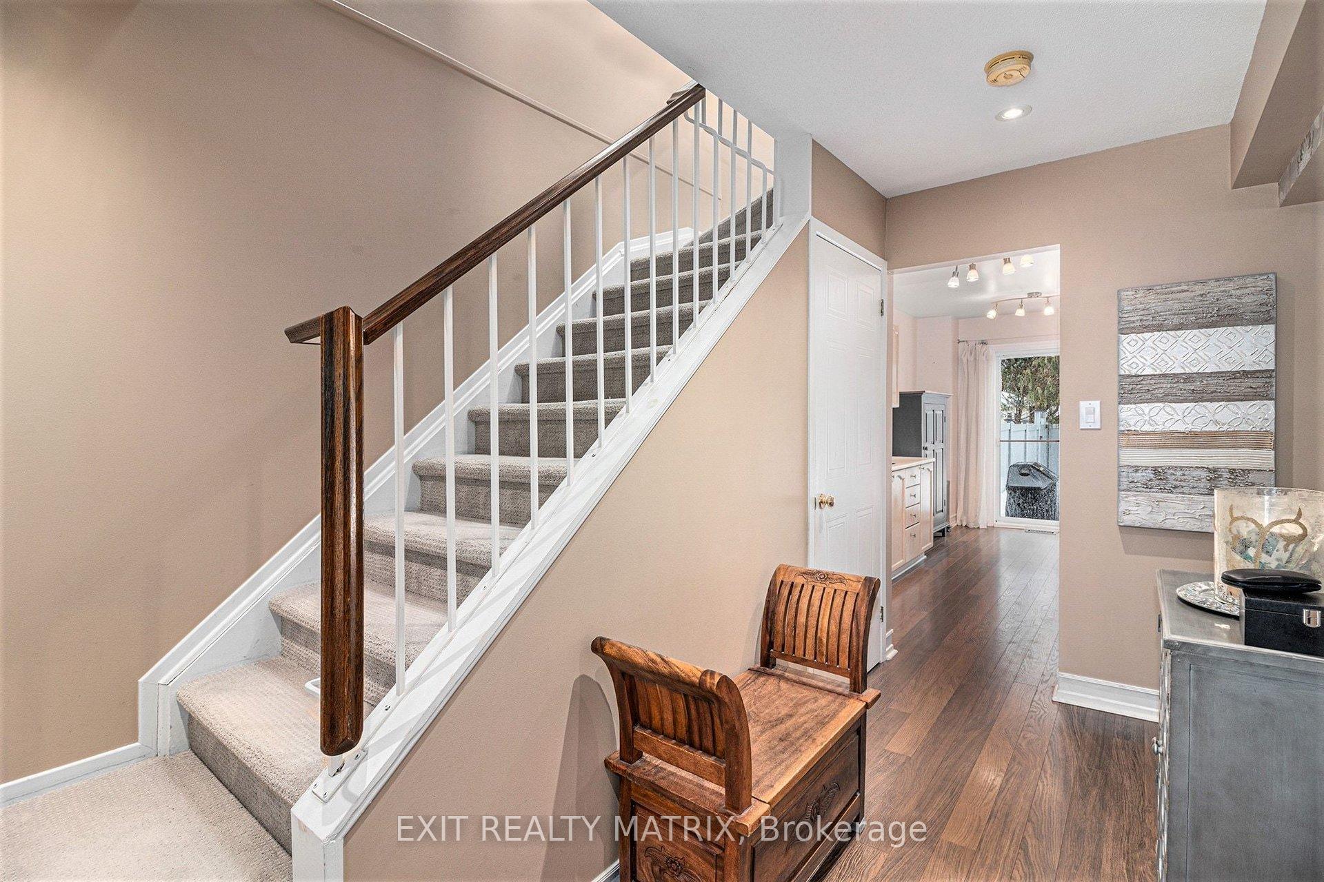 Photo 5 of 813 Clearcrest Crescent, Ottawa, Fallingbrook/Ridgemount — HOMEH