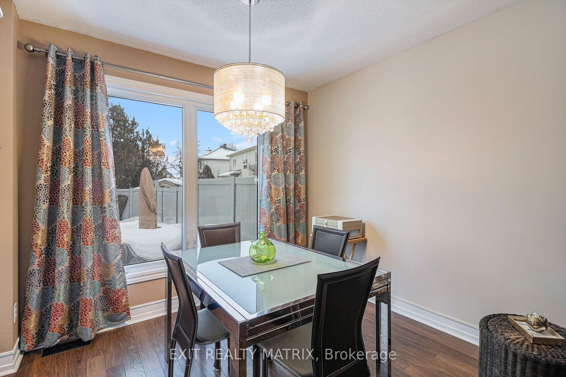 Photo 7 of 813 Clearcrest Crescent, Ottawa, Fallingbrook/Ridgemount — HOMEH