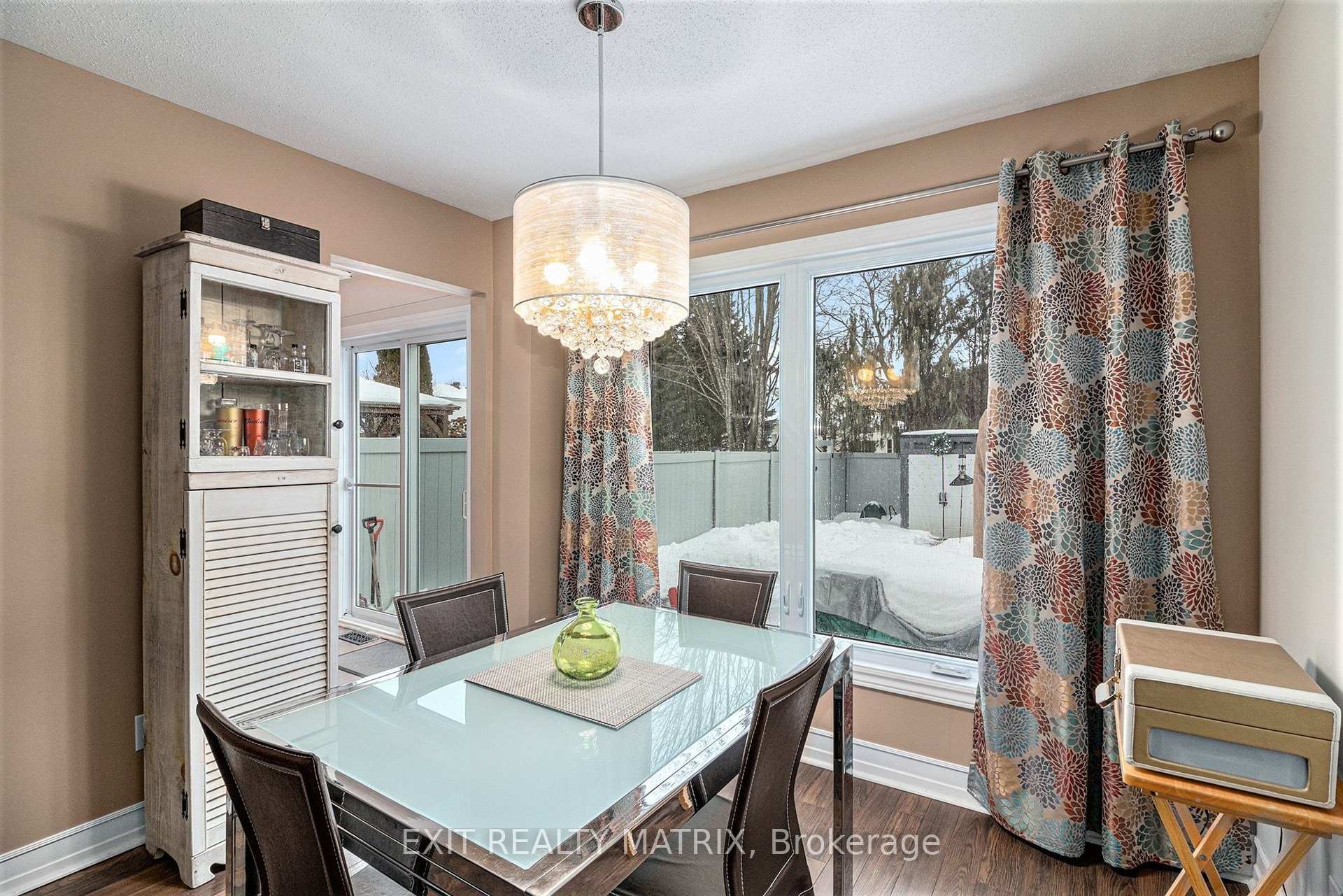 Photo 8 of 813 Clearcrest Crescent, Ottawa, Fallingbrook/Ridgemount — HOMEH