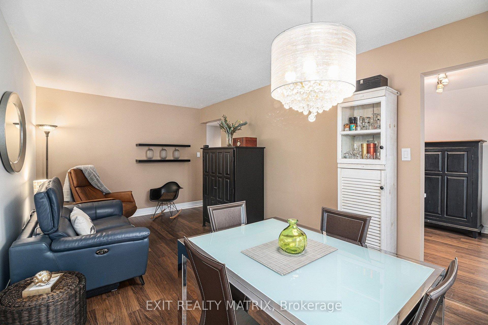 Photo 9 of 813 Clearcrest Crescent, Ottawa, Fallingbrook/Ridgemount — HOMEH