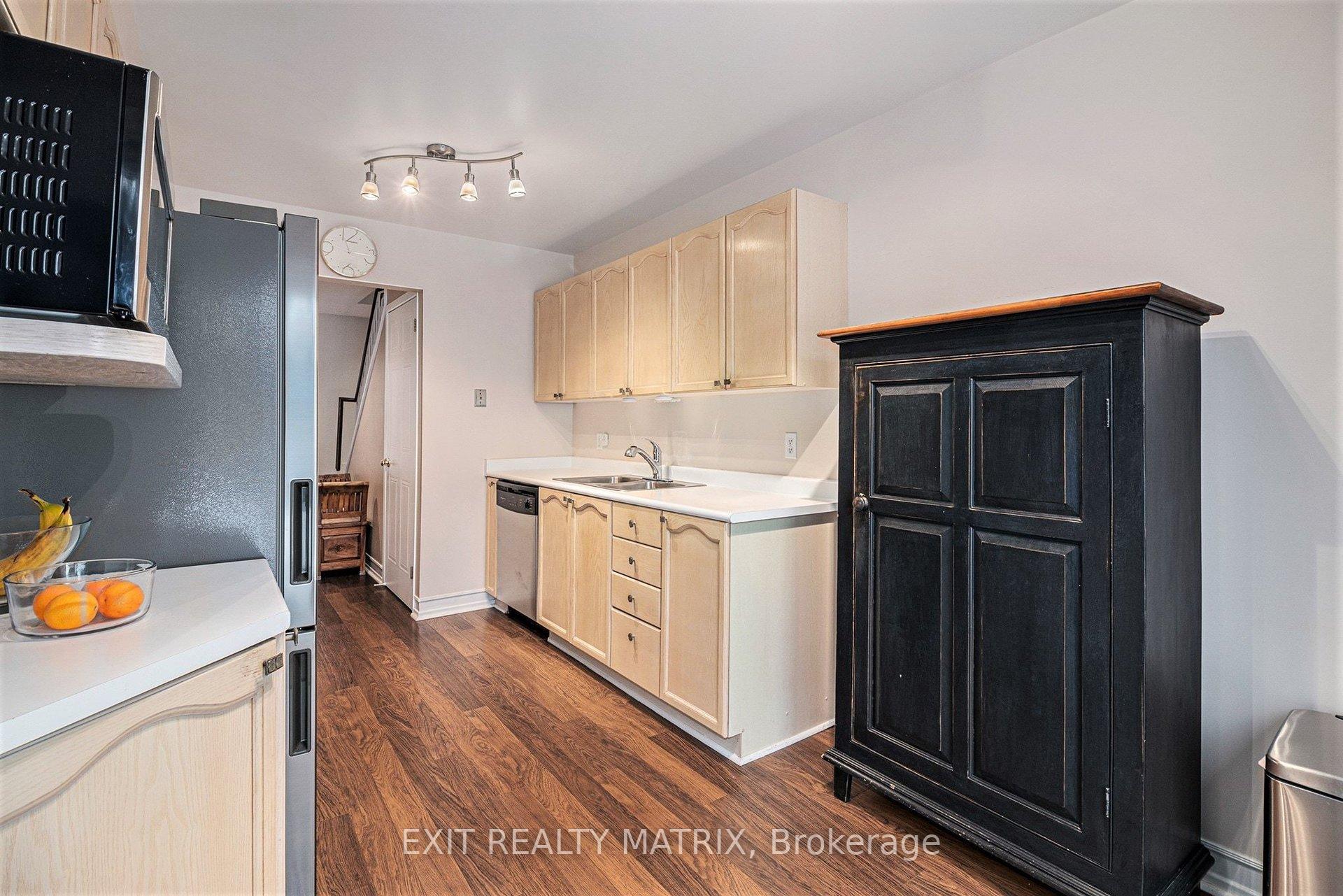Photo 11 of 813 Clearcrest Crescent, Ottawa, Fallingbrook/Ridgemount — HOMEH