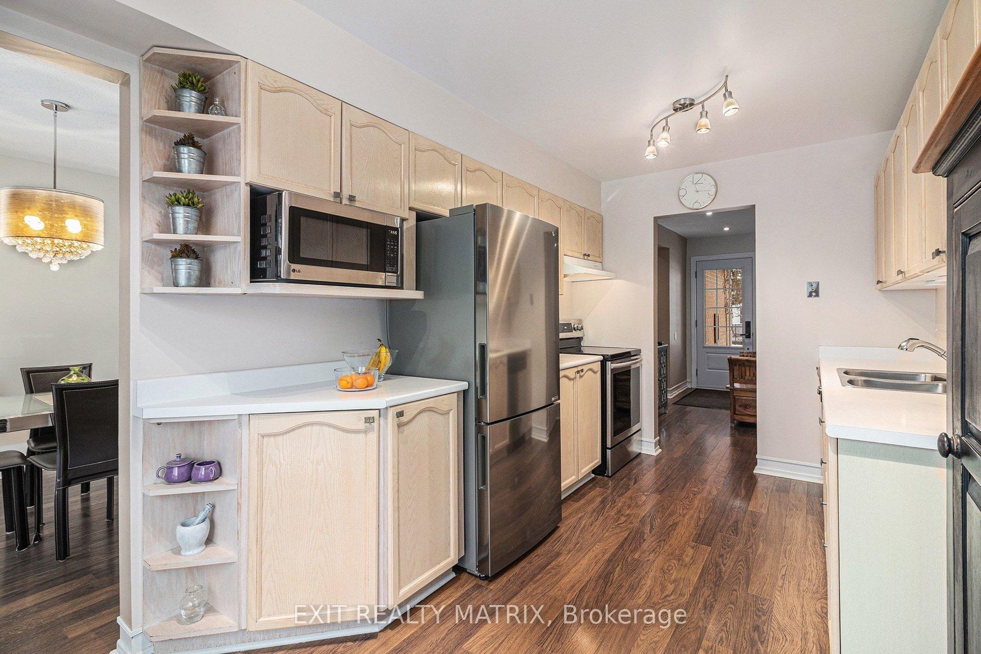 Photo 12 of 813 Clearcrest Crescent, Ottawa, Fallingbrook/Ridgemount — HOMEH