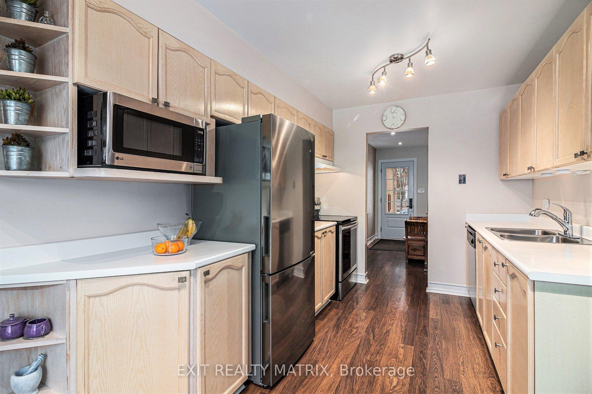 Photo 13 of 813 Clearcrest Crescent, Ottawa, Fallingbrook/Ridgemount — HOMEH