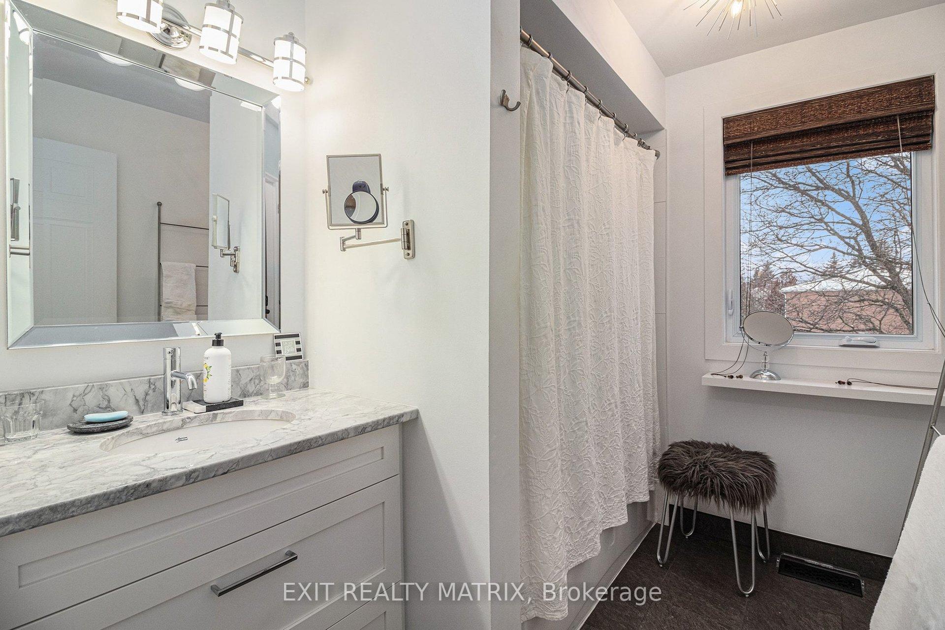 Photo 14 of 813 Clearcrest Crescent, Ottawa, Fallingbrook/Ridgemount — HOMEH