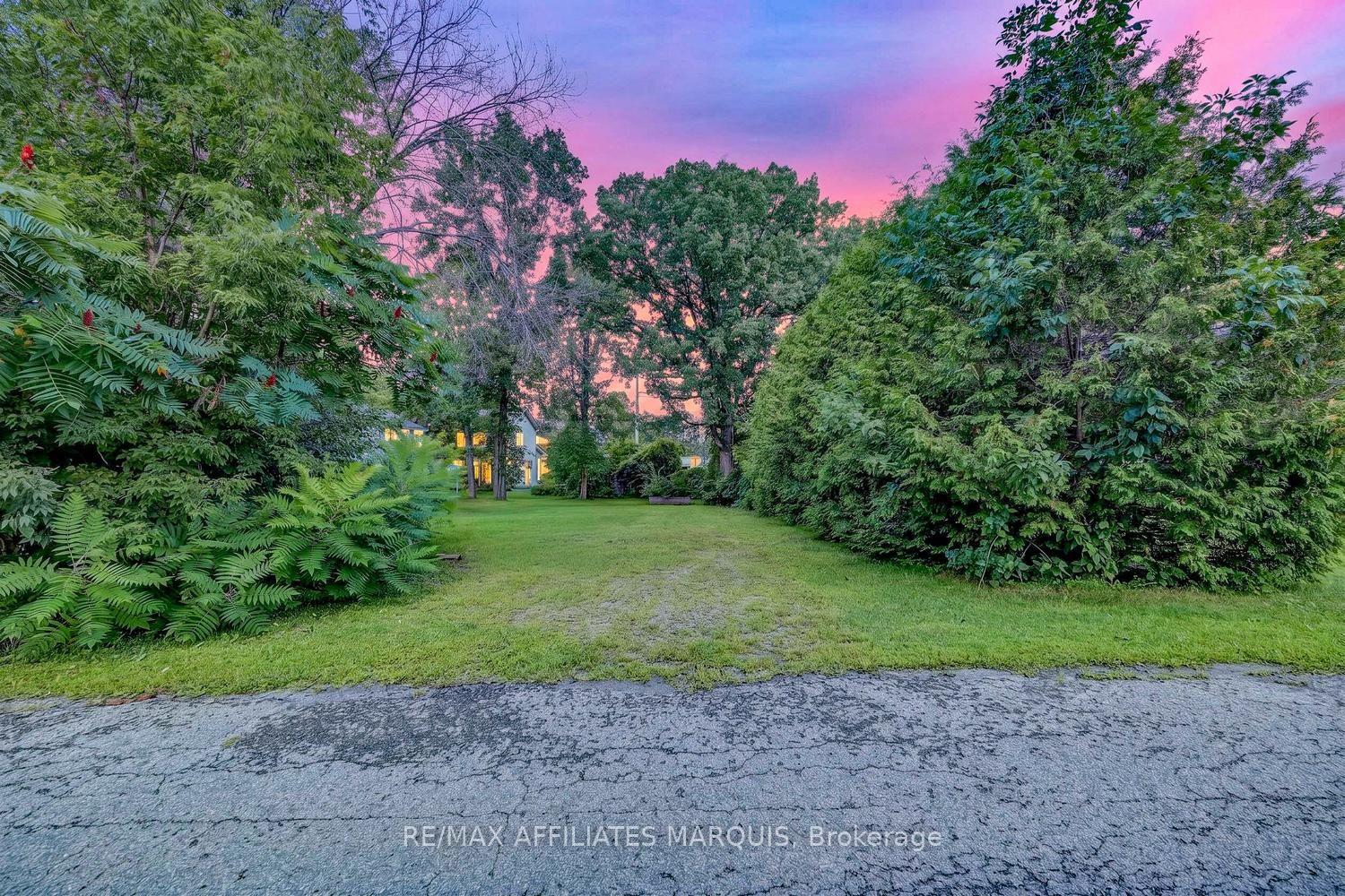 Photo of 00 Wellington Street E
