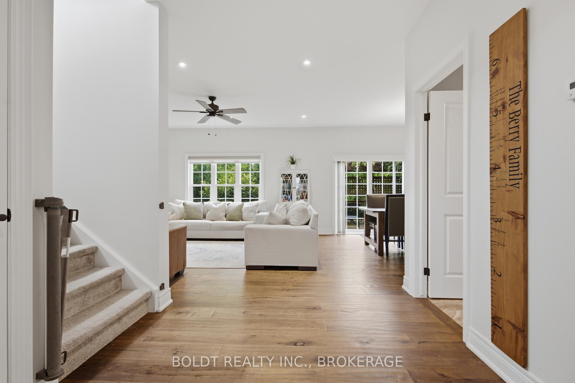 Photo 8 of 5 Gossen Drive, Niagara-on-the-Lake, Virgil — HOMEH