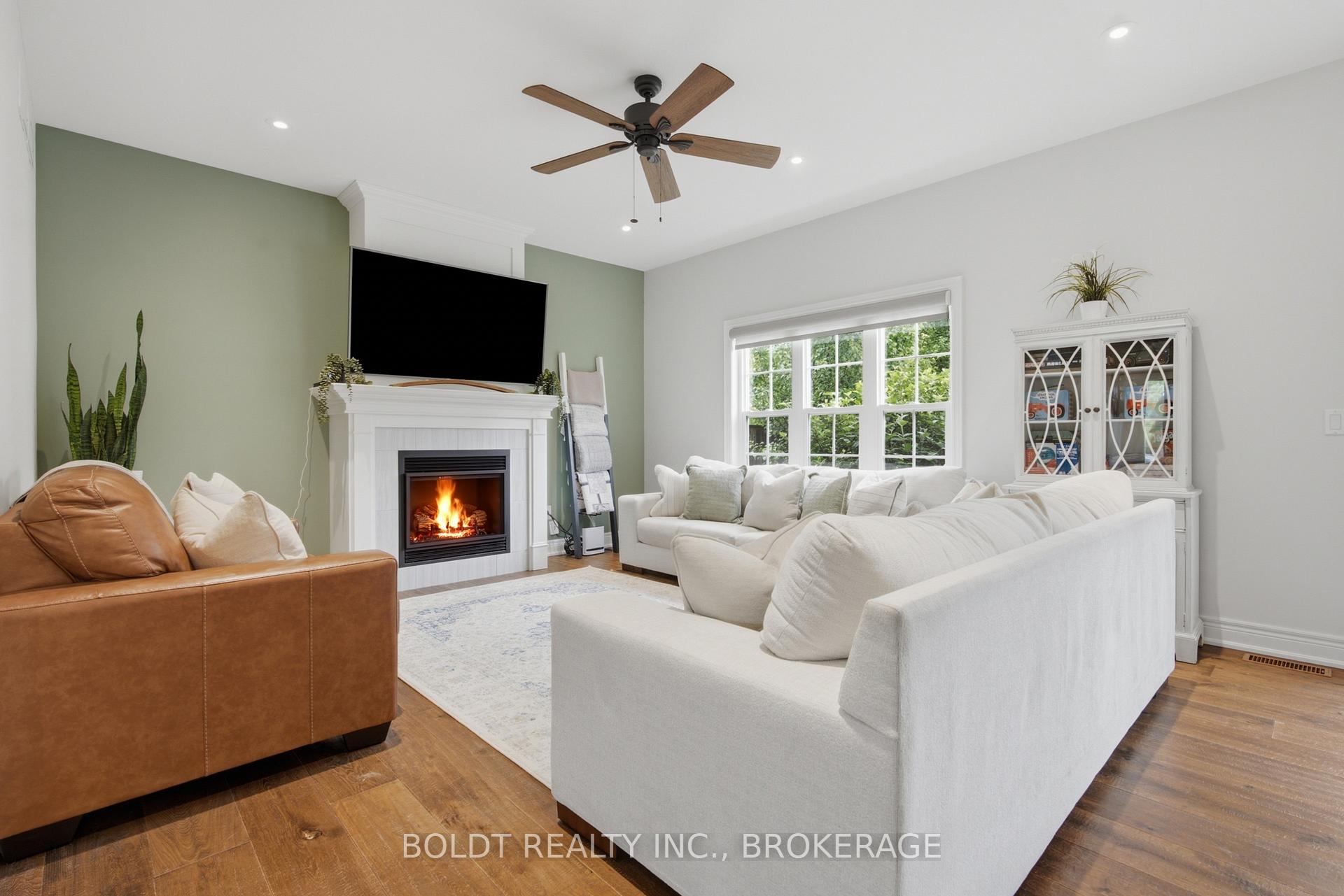 Photo 9 of 5 Gossen Drive, Niagara-on-the-Lake, Virgil — HOMEH