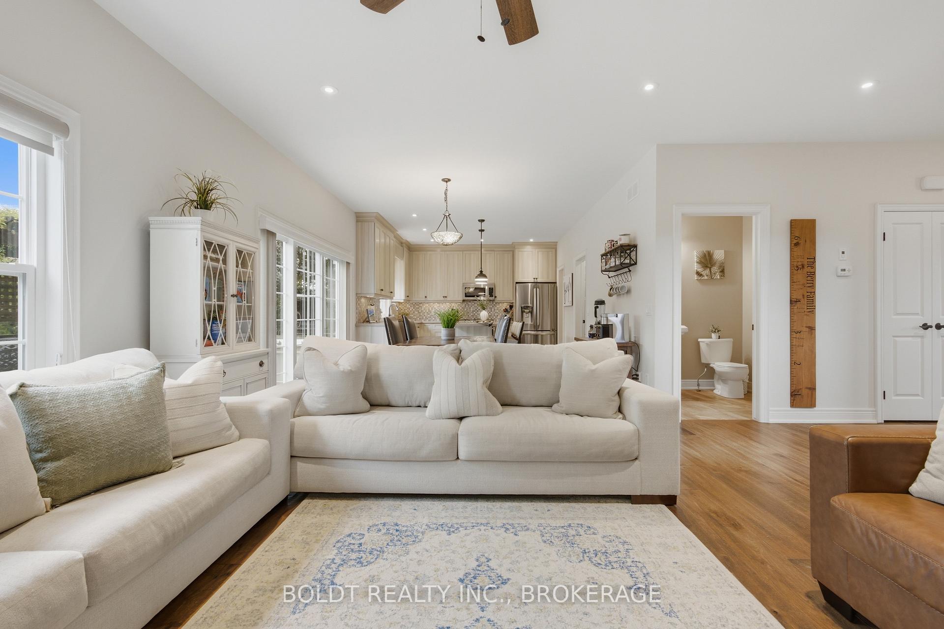 Photo 11 of 5 Gossen Drive, Niagara-on-the-Lake, Virgil — HOMEH