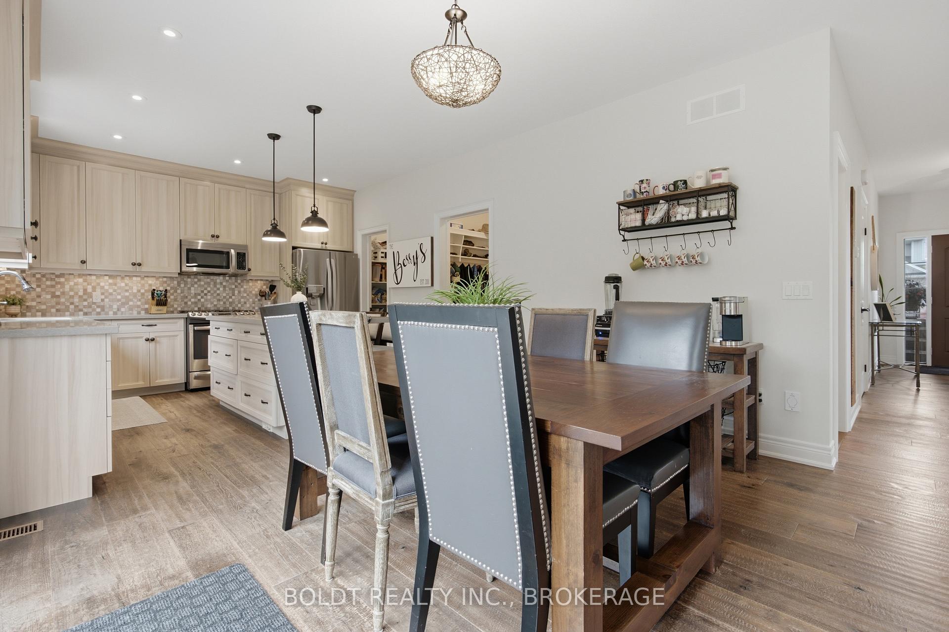 Photo 14 of 5 Gossen Drive, Niagara-on-the-Lake, Virgil — HOMEH