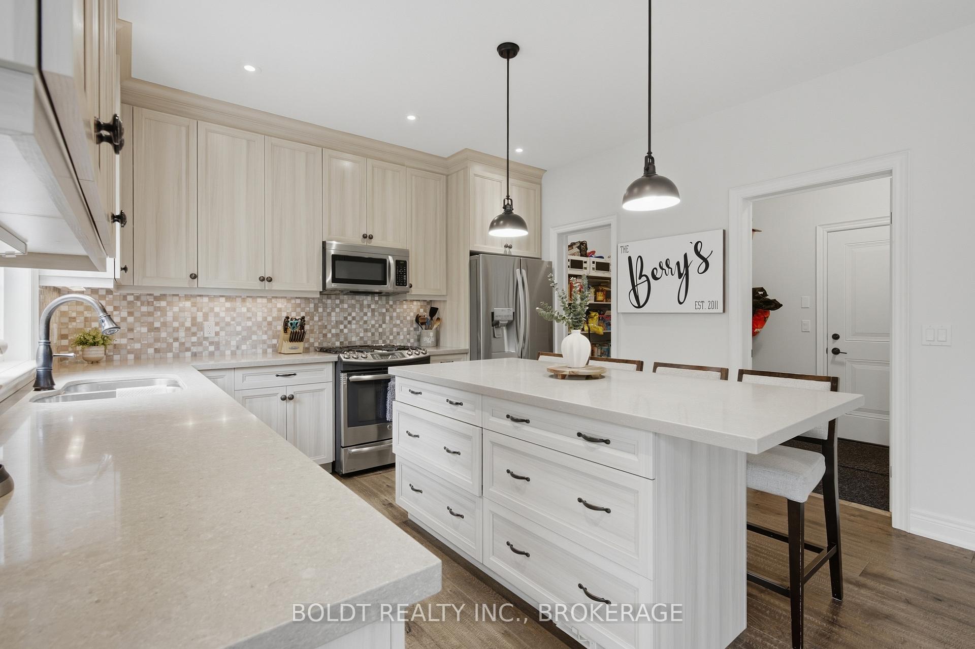 Photo 20 of 5 Gossen Drive, Niagara-on-the-Lake, Virgil — HOMEH