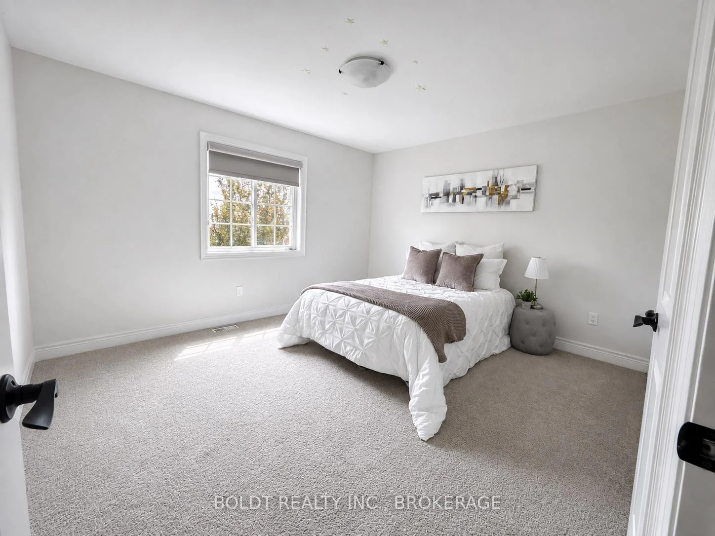 Photo 2 of 5 Gossen Drive, Niagara-on-the-Lake, Virgil — HOMEH