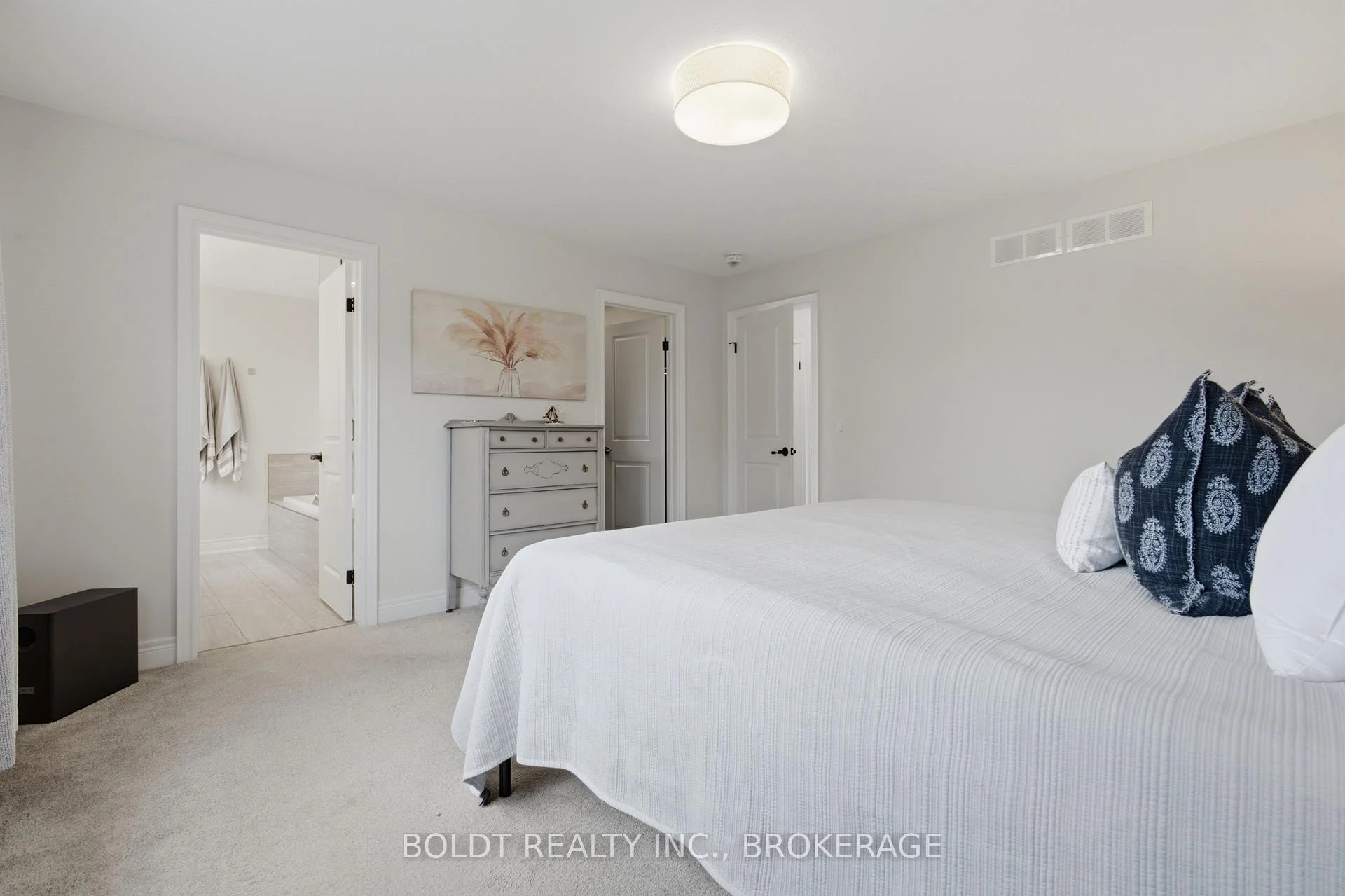 Photo 27 of 5 Gossen Drive, Niagara-on-the-Lake, Virgil — HOMEH