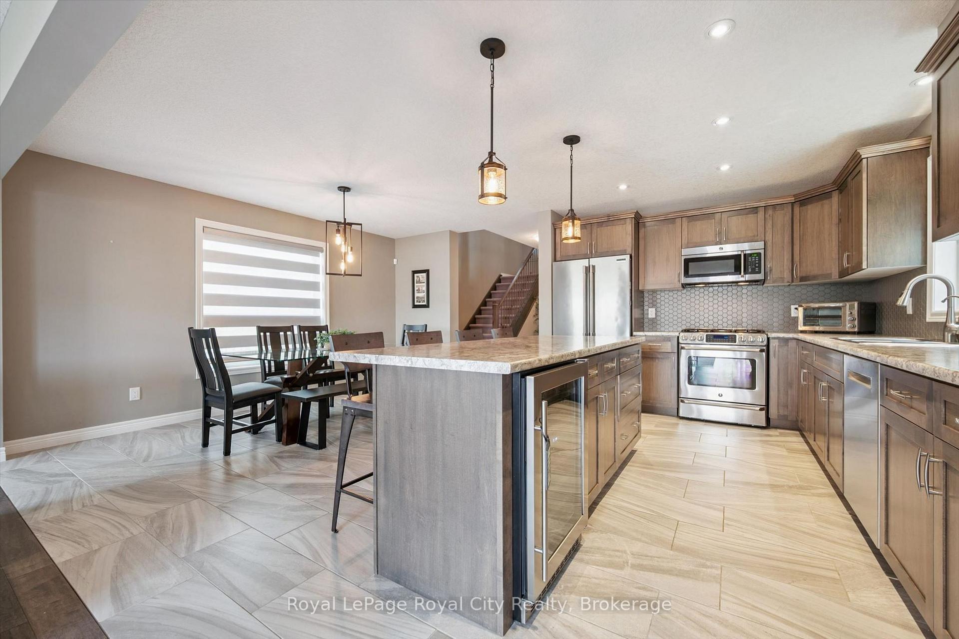 Photo 8 of 179 Dallan Drive, Guelph, Pineridge/Westminster Woods — HOMEH