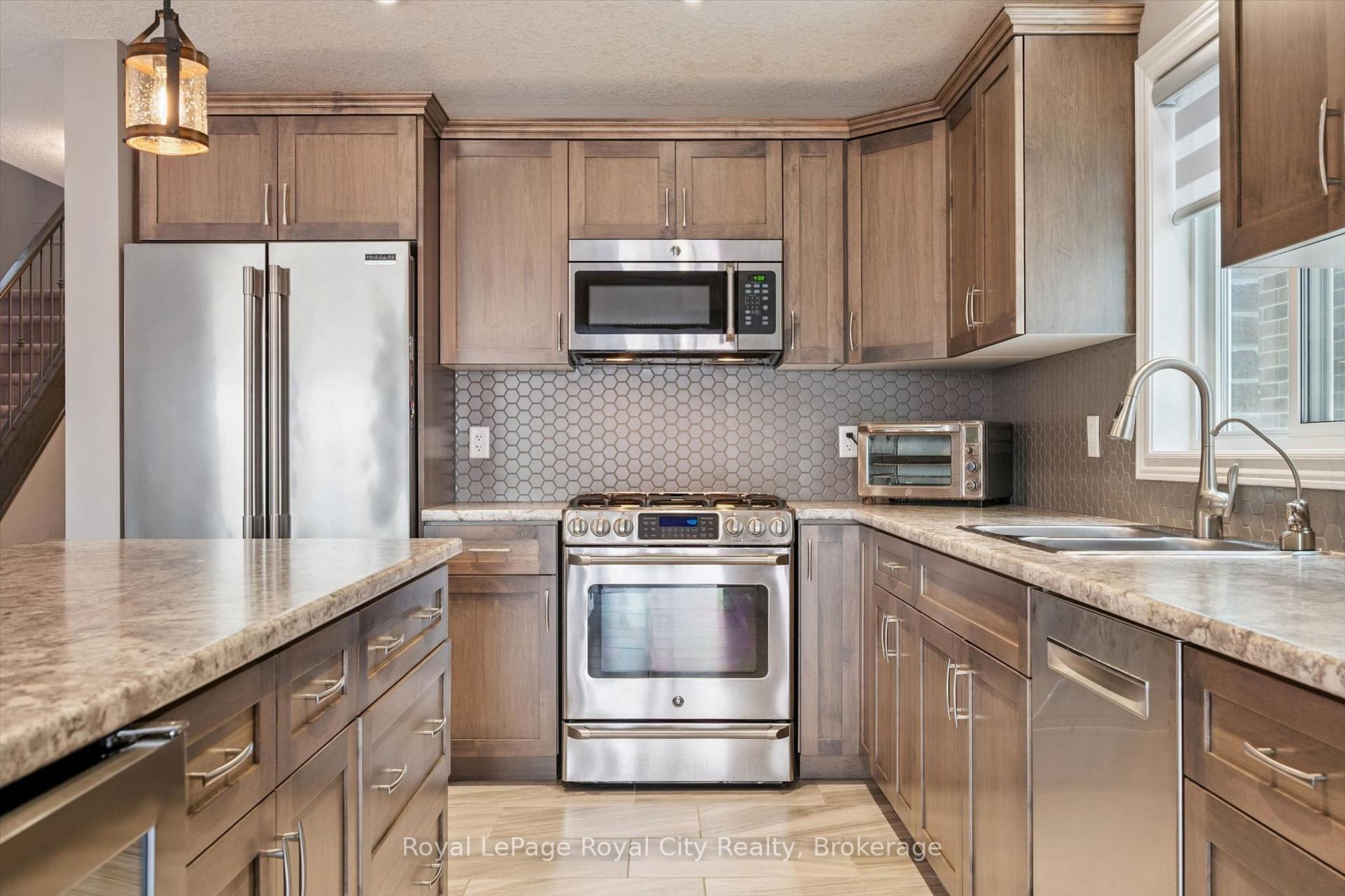 Photo 9 of 179 Dallan Drive, Guelph, Pineridge/Westminster Woods — HOMEH