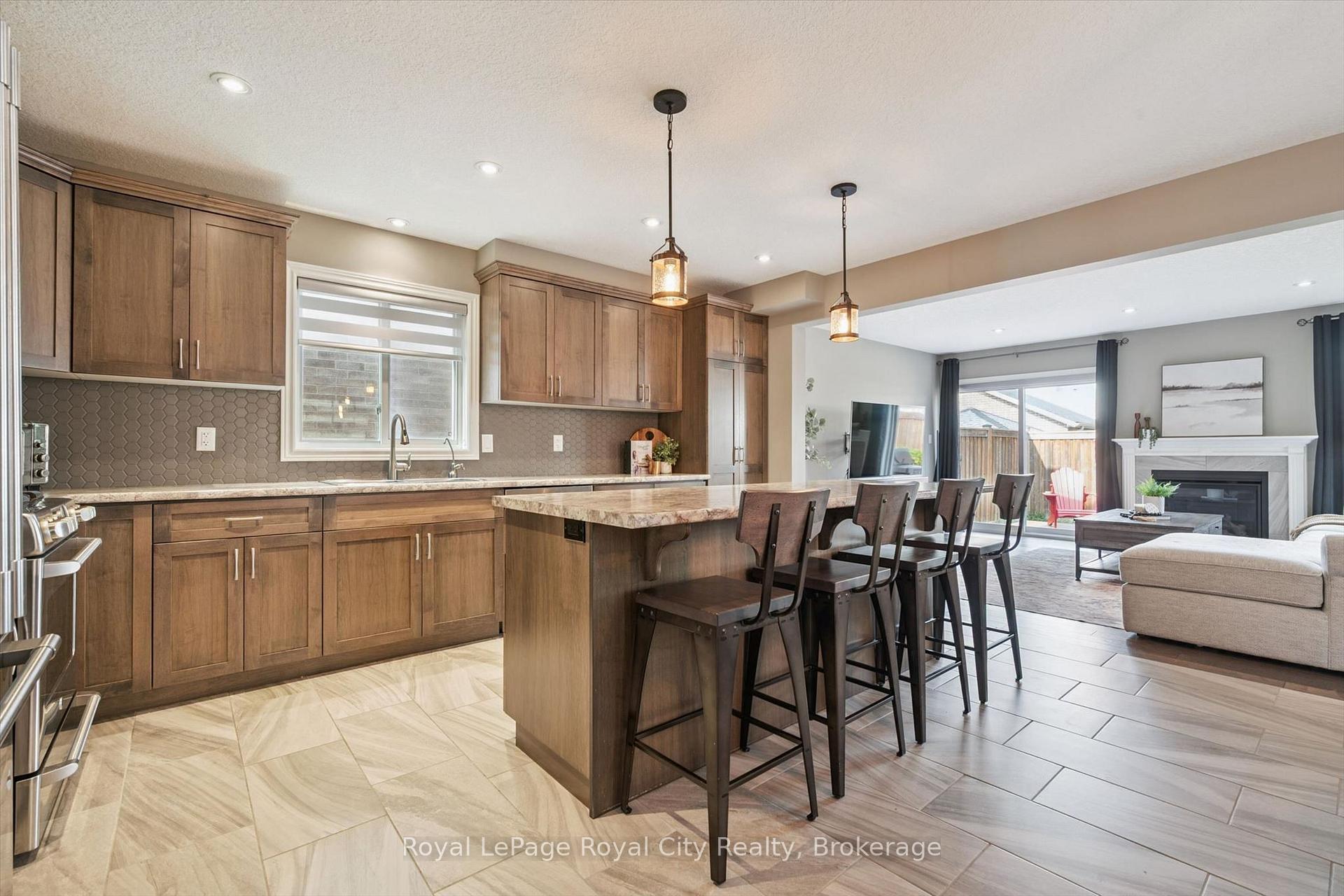 Photo 10 of 179 Dallan Drive, Guelph, Pineridge/Westminster Woods — HOMEH