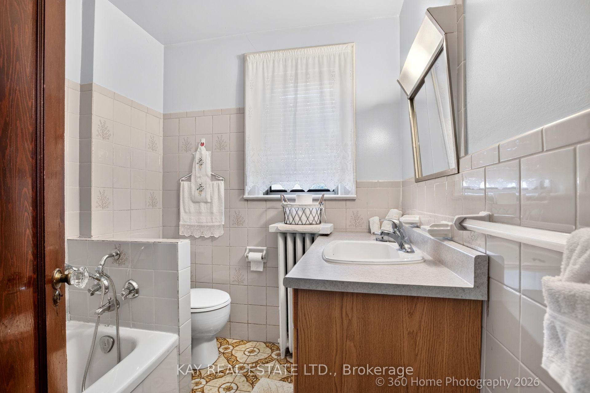 Photo 18 of 59 Cherrywood Avenue, Toronto, Humewood-Cedarvale — HOMEH