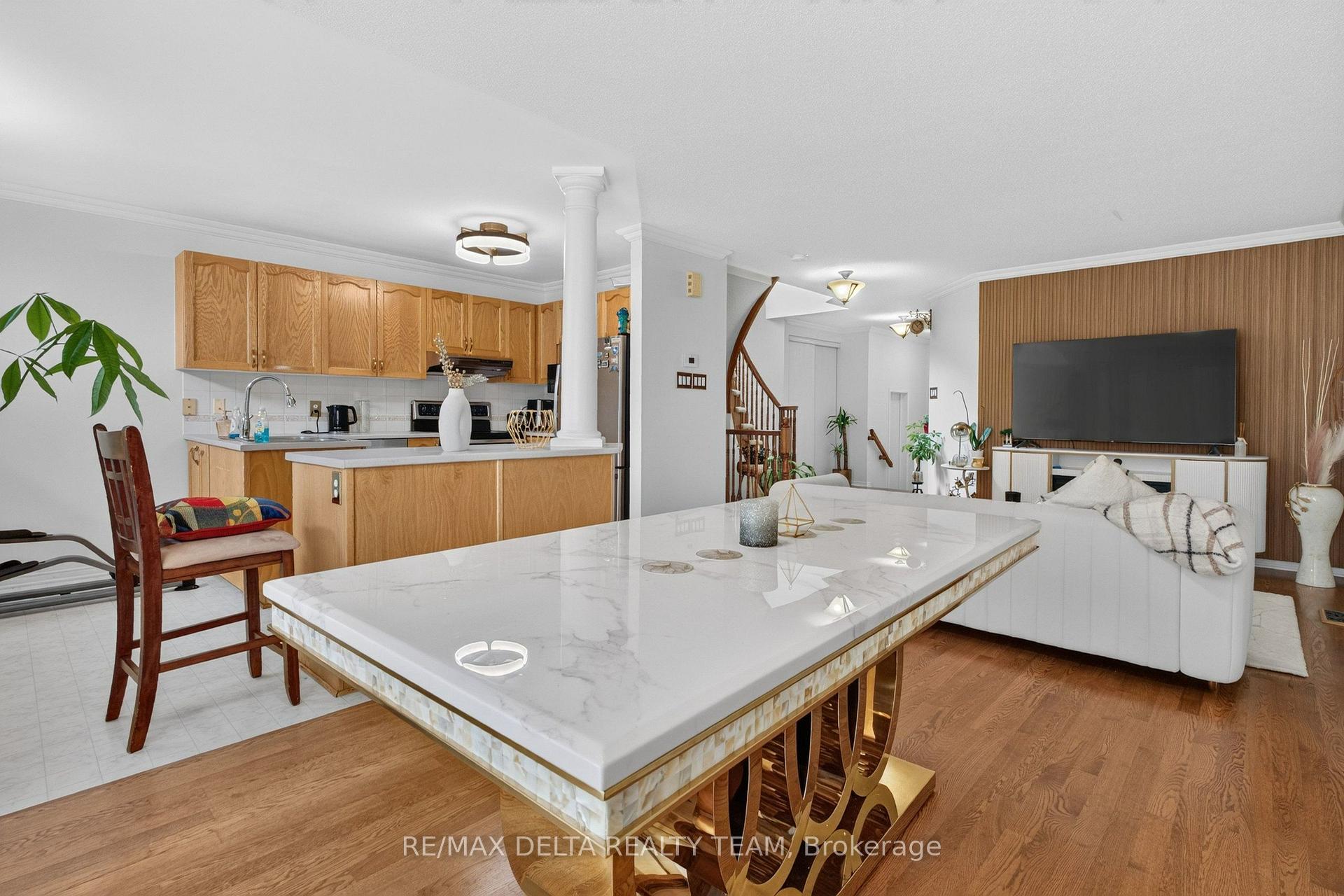 Photo 6 of 77 Flowertree Crescent, Ottawa, Kanata - Emerald Meadows/Trailwest — HOMEH