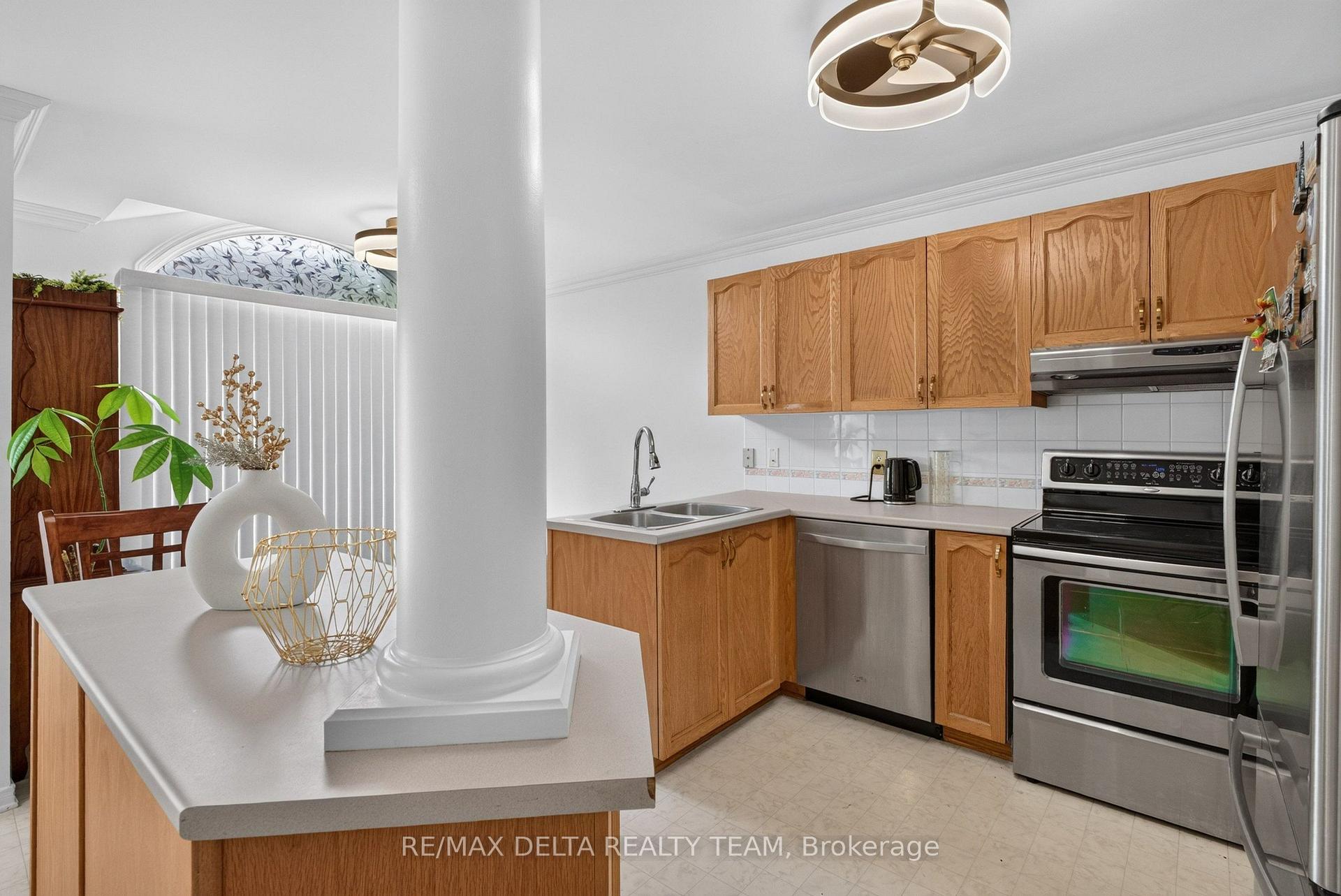Photo 7 of 77 Flowertree Crescent, Ottawa, Kanata - Emerald Meadows/Trailwest — HOMEH