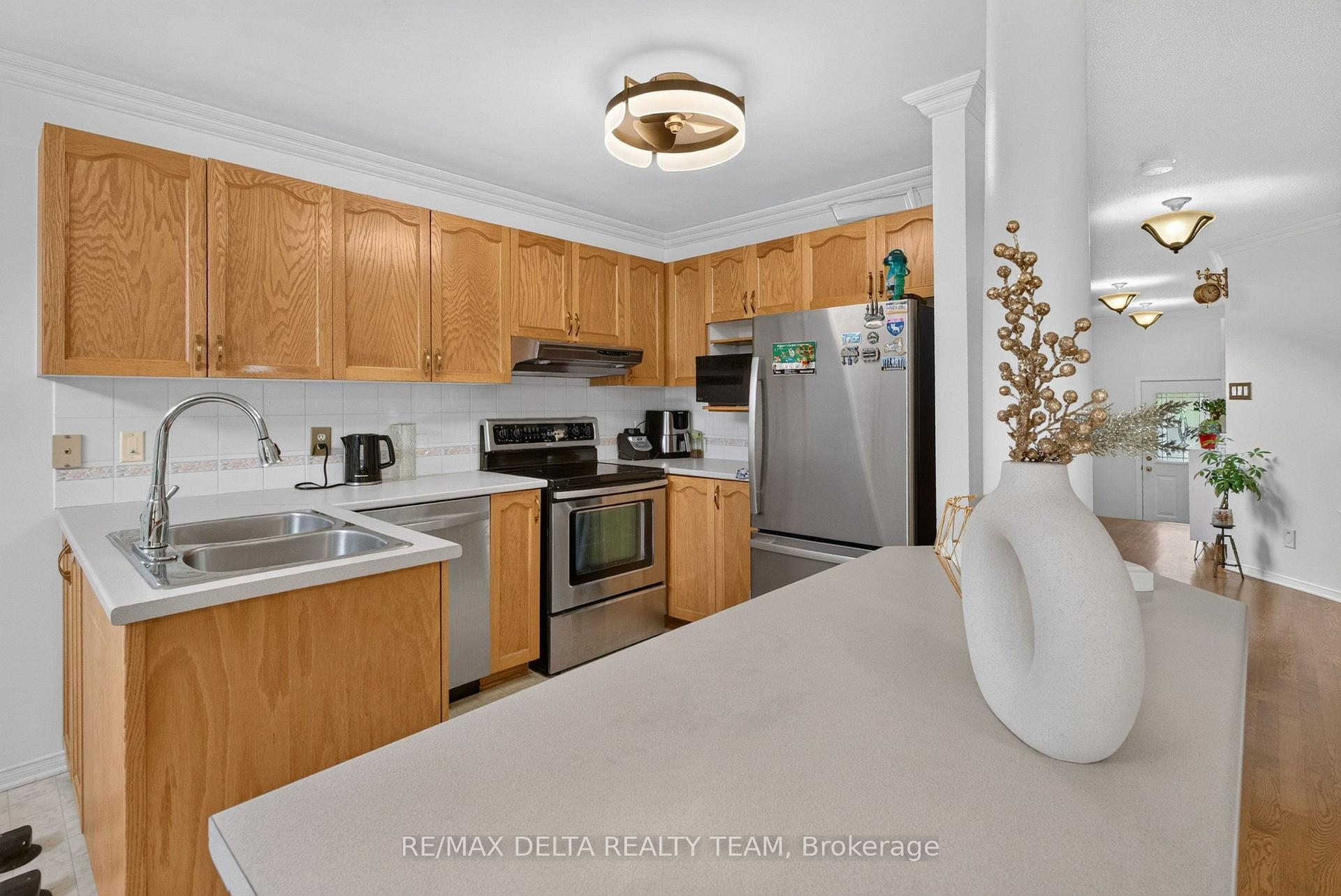 Photo 8 of 77 Flowertree Crescent, Ottawa, Kanata - Emerald Meadows/Trailwest — HOMEH