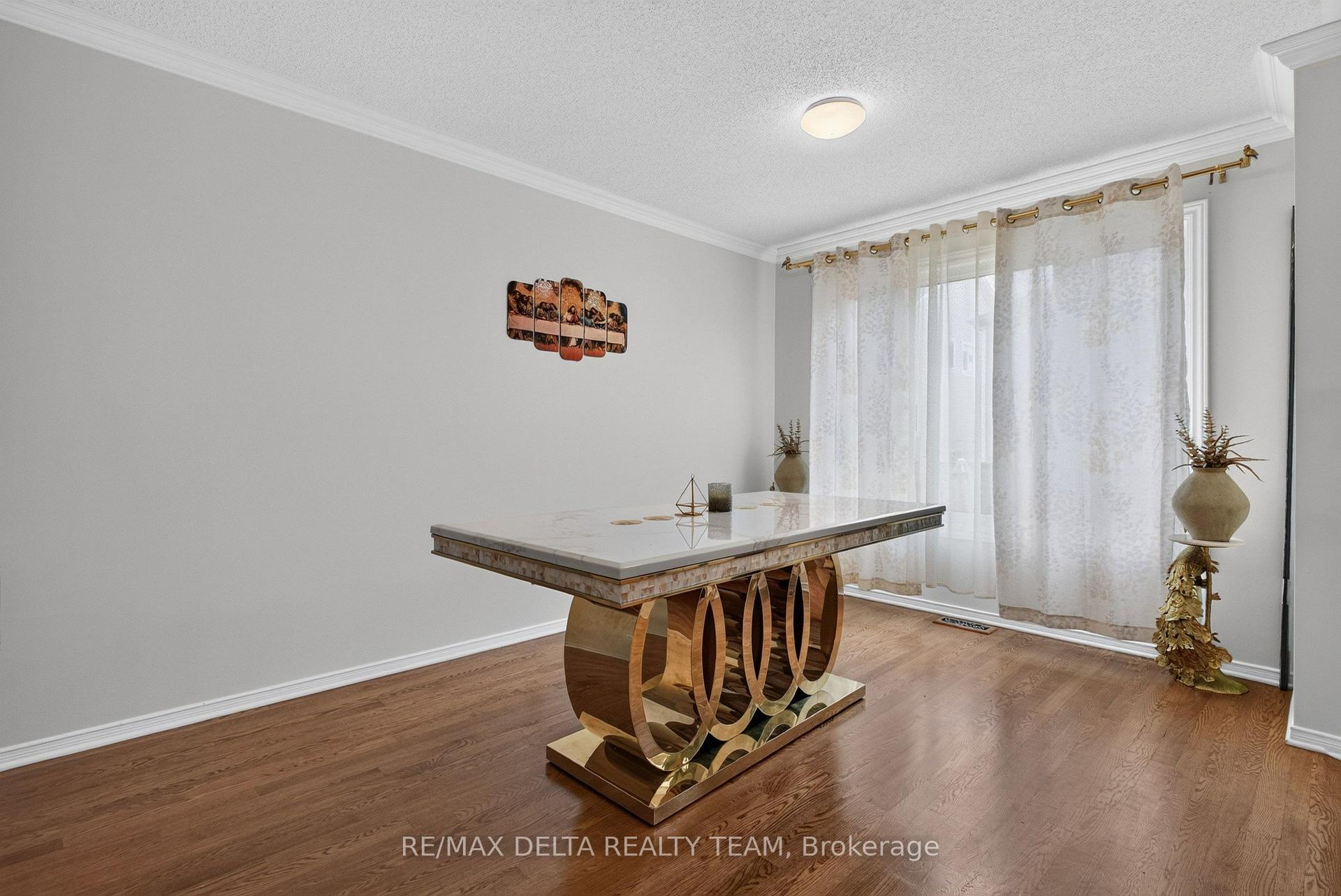 Photo 9 of 77 Flowertree Crescent, Ottawa, Kanata - Emerald Meadows/Trailwest — HOMEH