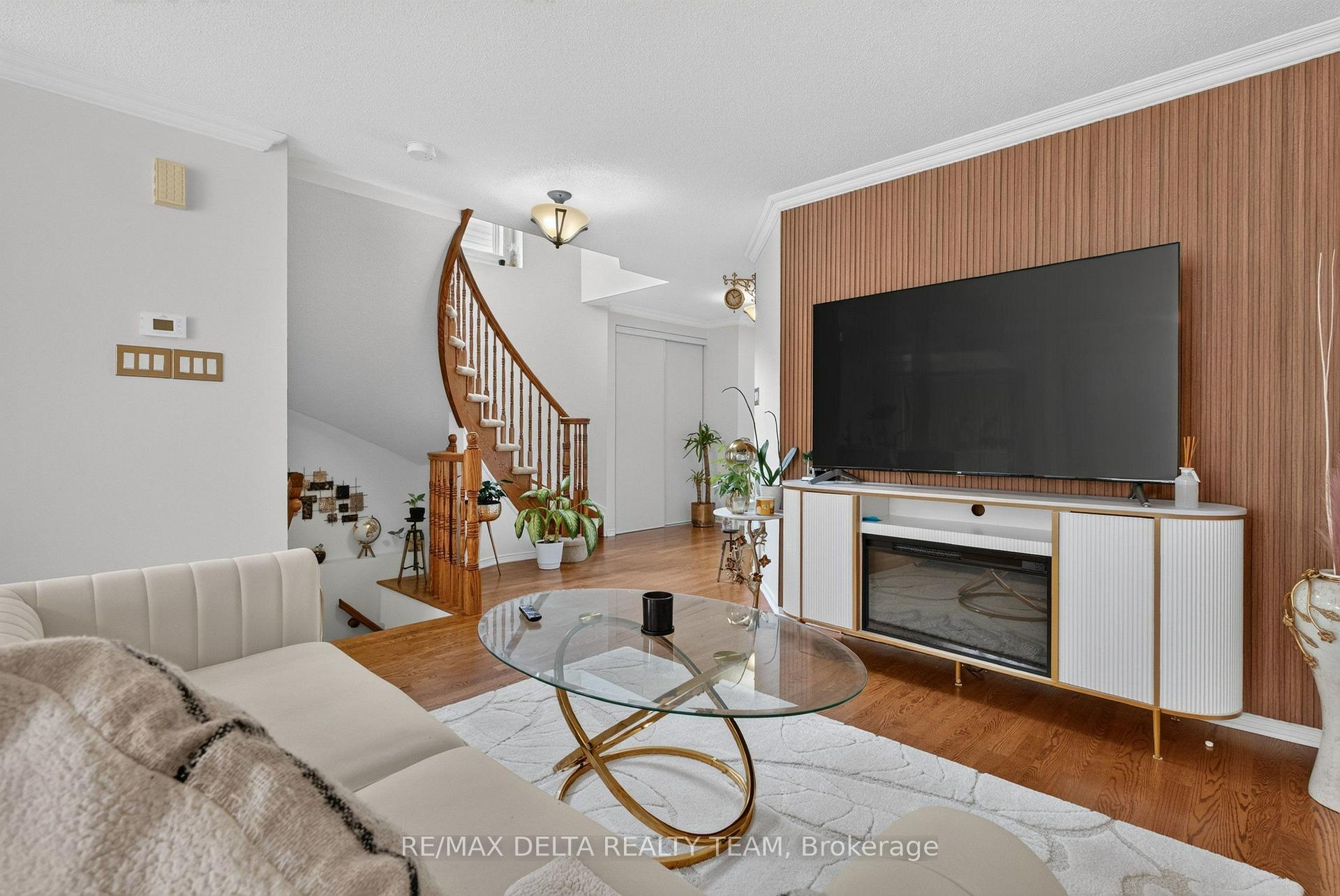 Photo 10 of 77 Flowertree Crescent, Ottawa, Kanata - Emerald Meadows/Trailwest — HOMEH