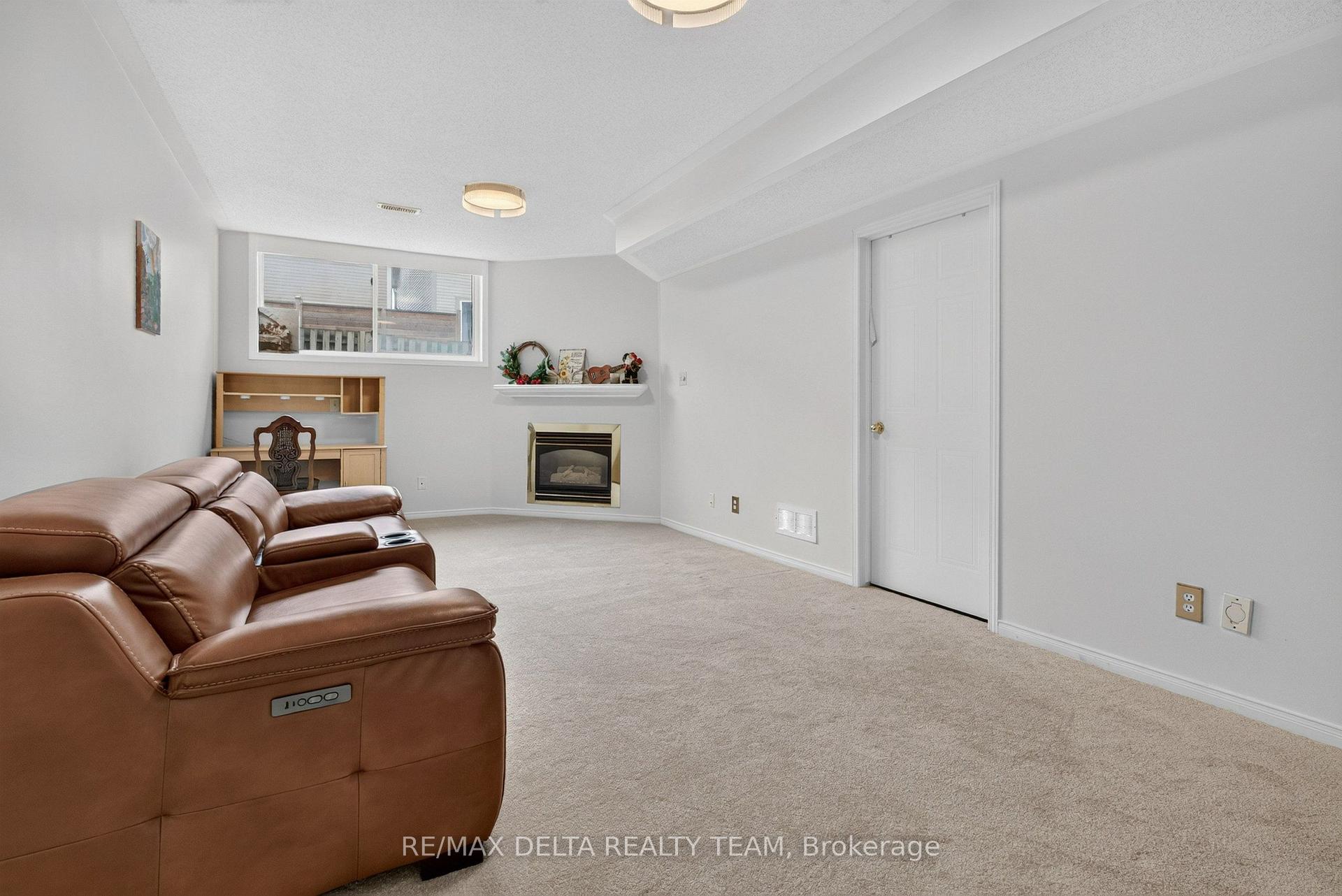 Photo 12 of 77 Flowertree Crescent, Ottawa, Kanata - Emerald Meadows/Trailwest — HOMEH