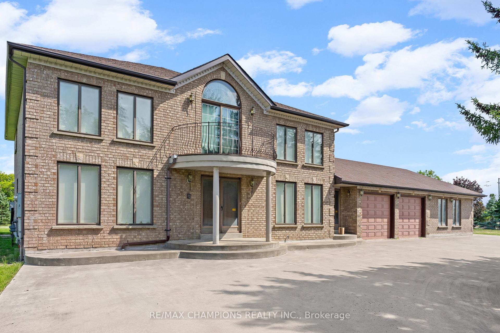 Photo 4 of 4047 Countryside Drive, Brampton, Toronto Gore Rural Estate — HOMEH