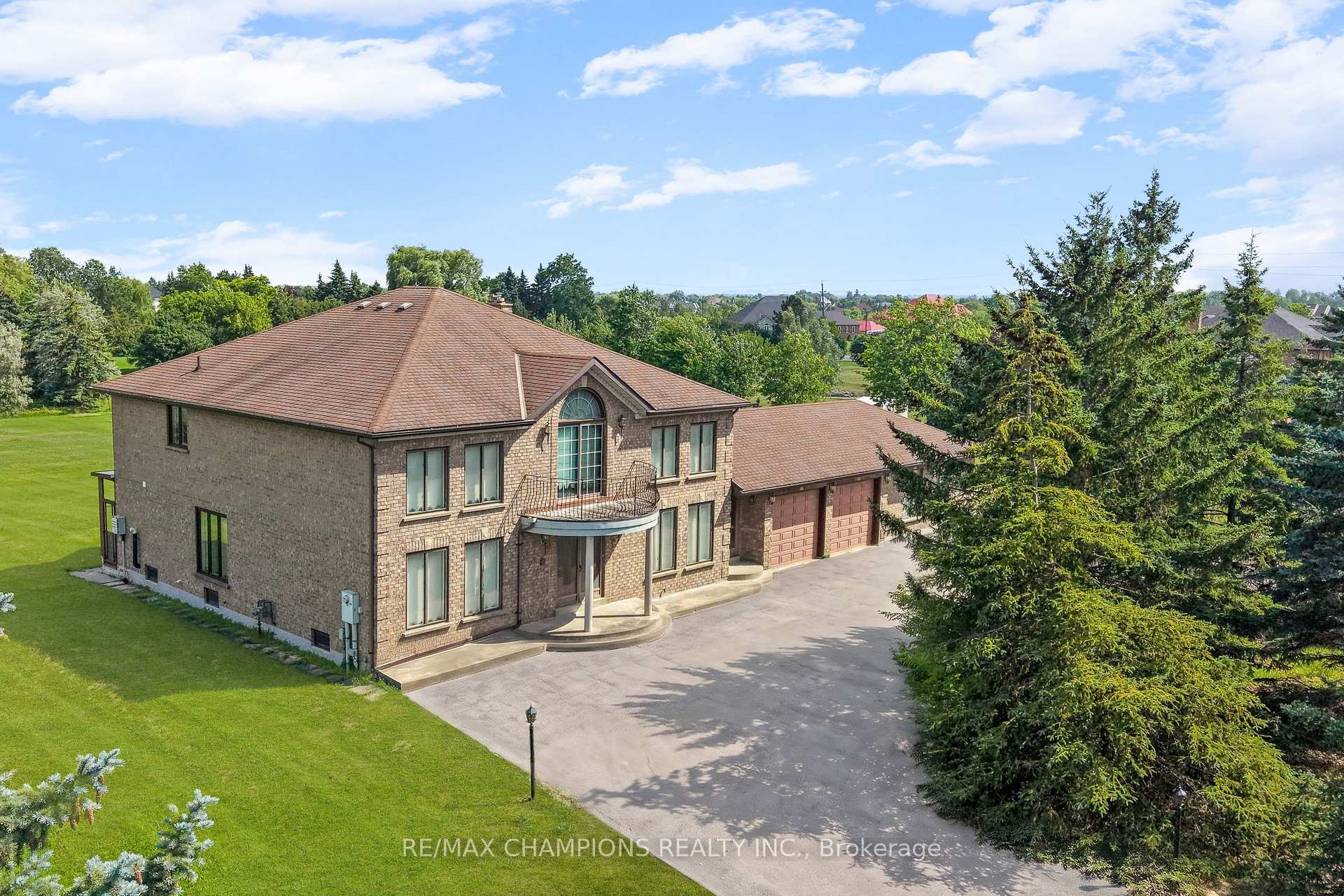 Photo 5 of 4047 Countryside Drive, Brampton, Toronto Gore Rural Estate — HOMEH