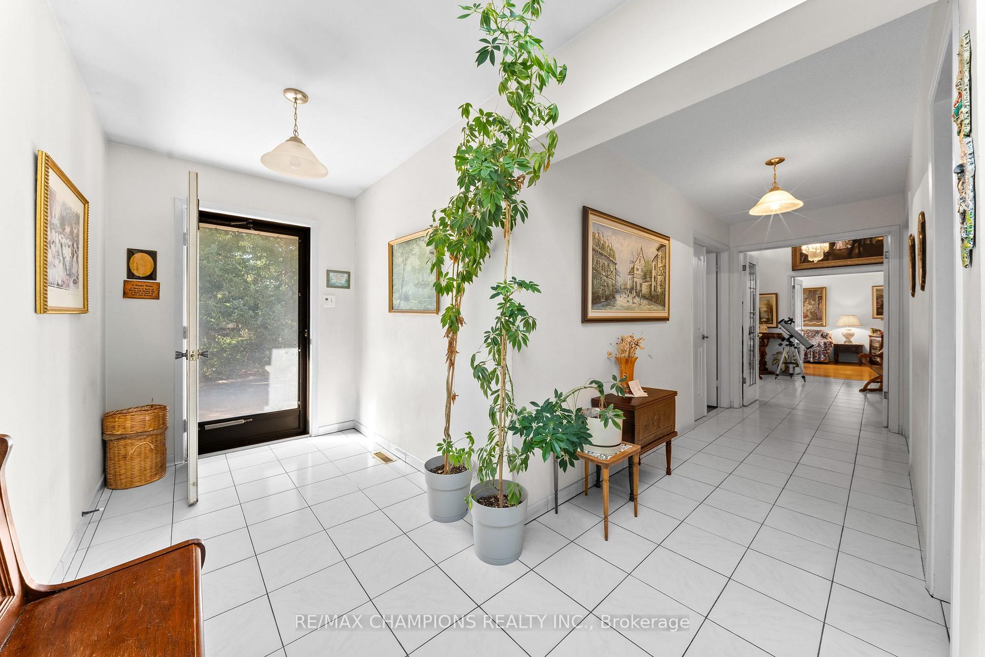 Photo 6 of 4047 Countryside Drive, Brampton, Toronto Gore Rural Estate — HOMEH