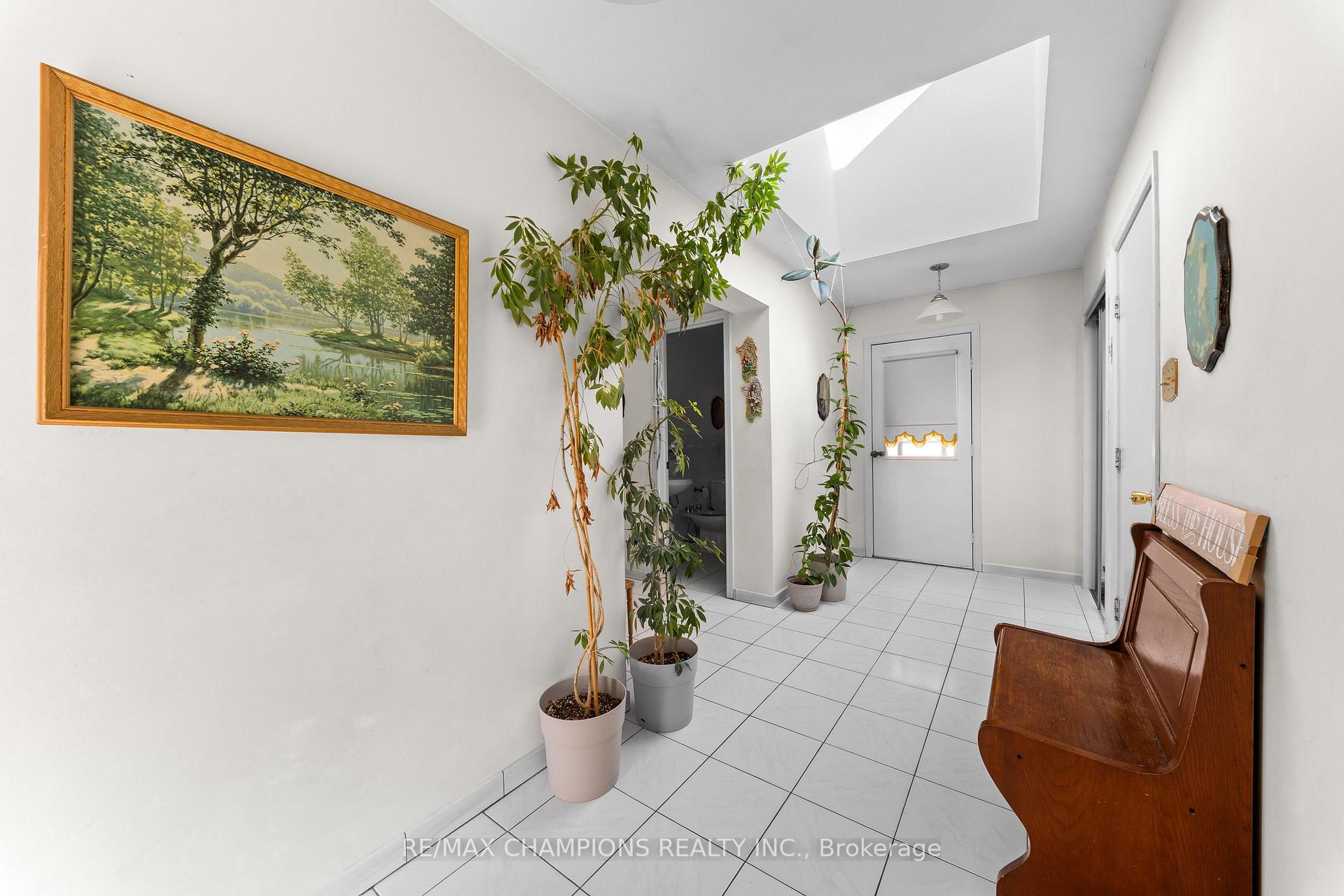 Photo 7 of 4047 Countryside Drive, Brampton, Toronto Gore Rural Estate — HOMEH