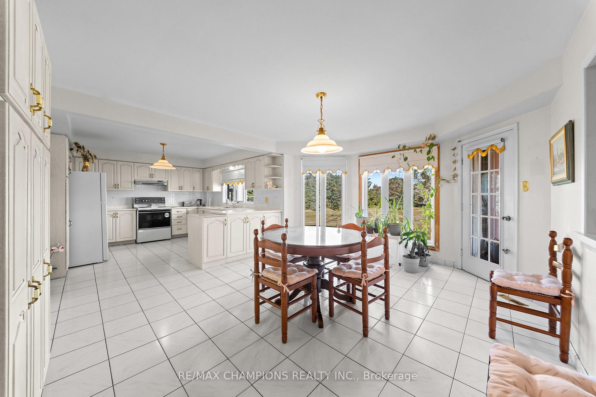 Photo 12 of 4047 Countryside Drive, Brampton, Toronto Gore Rural Estate — HOMEH
