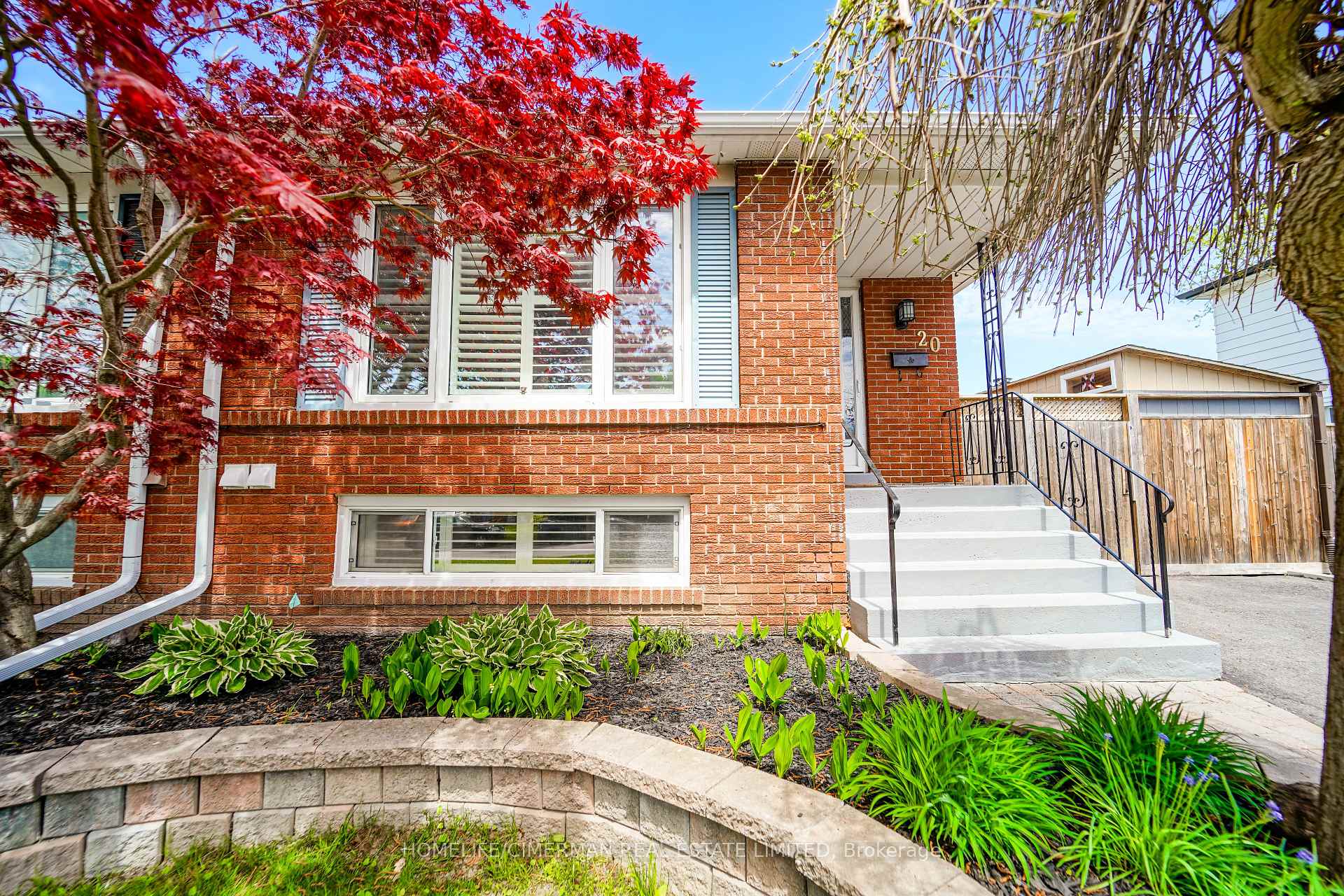 Photo 2 of 20 Lawrence Crescent, Clarington, Bowmanville — HOMEH