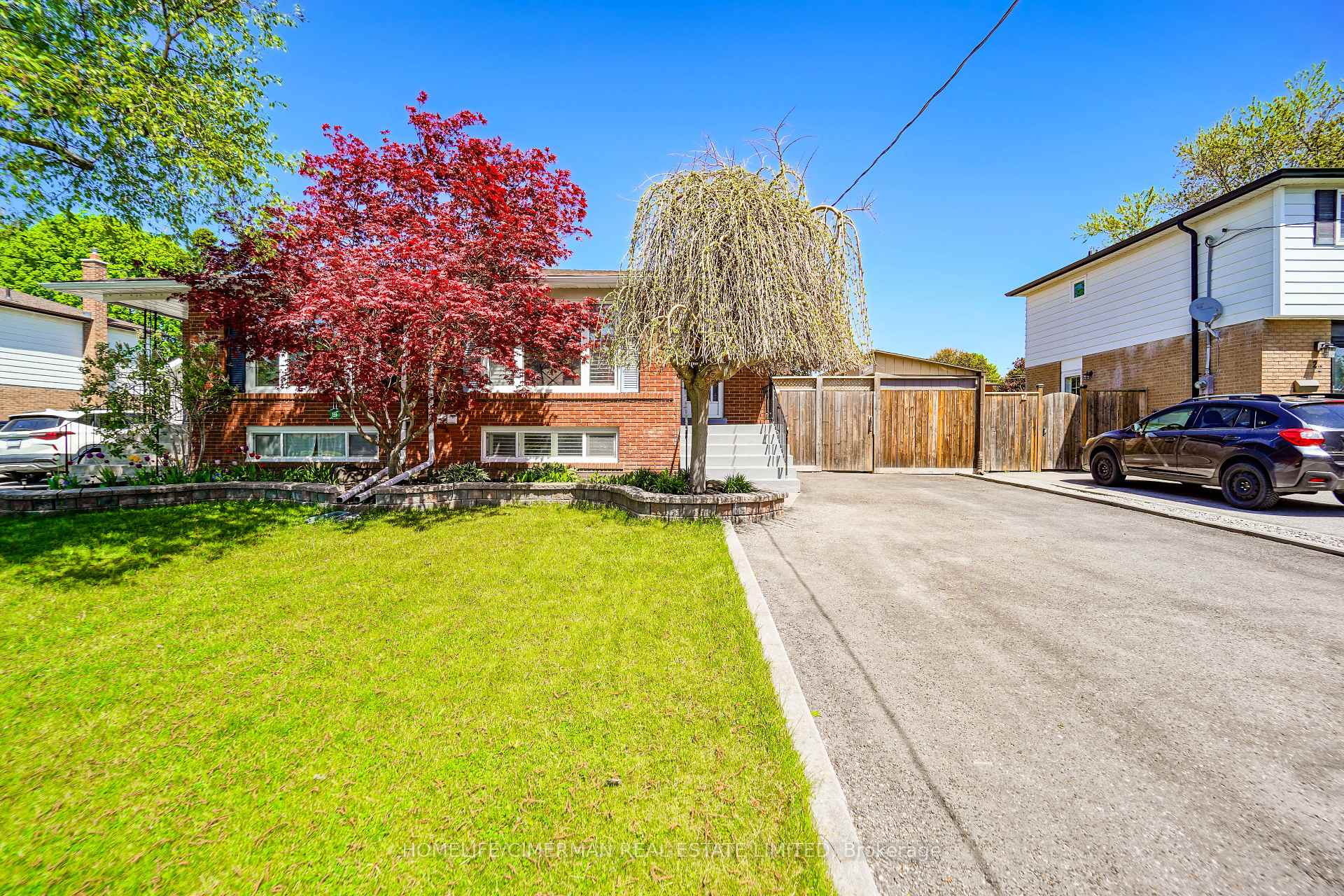 Photo 4 of 20 Lawrence Crescent, Clarington, Bowmanville — HOMEH