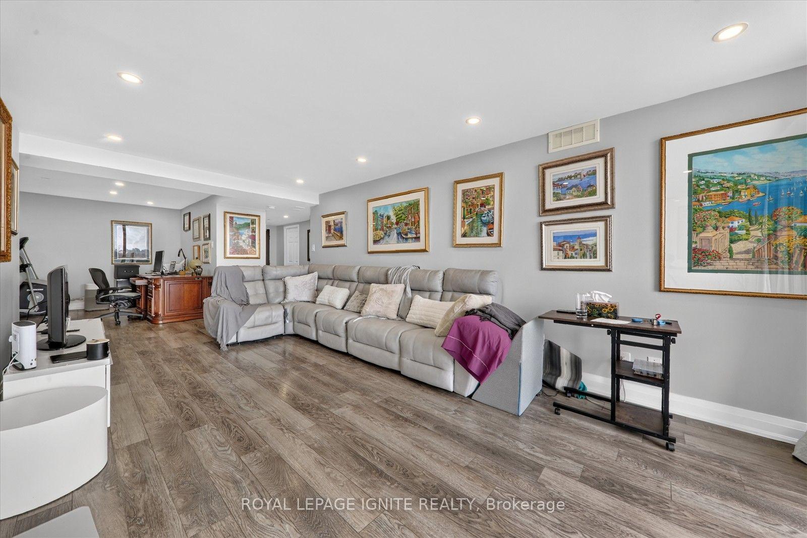 Photo 11 of Unit 809, 4725 Sheppard Avenue E, Scarborough, Agincourt South-Malvern West — HOMEH