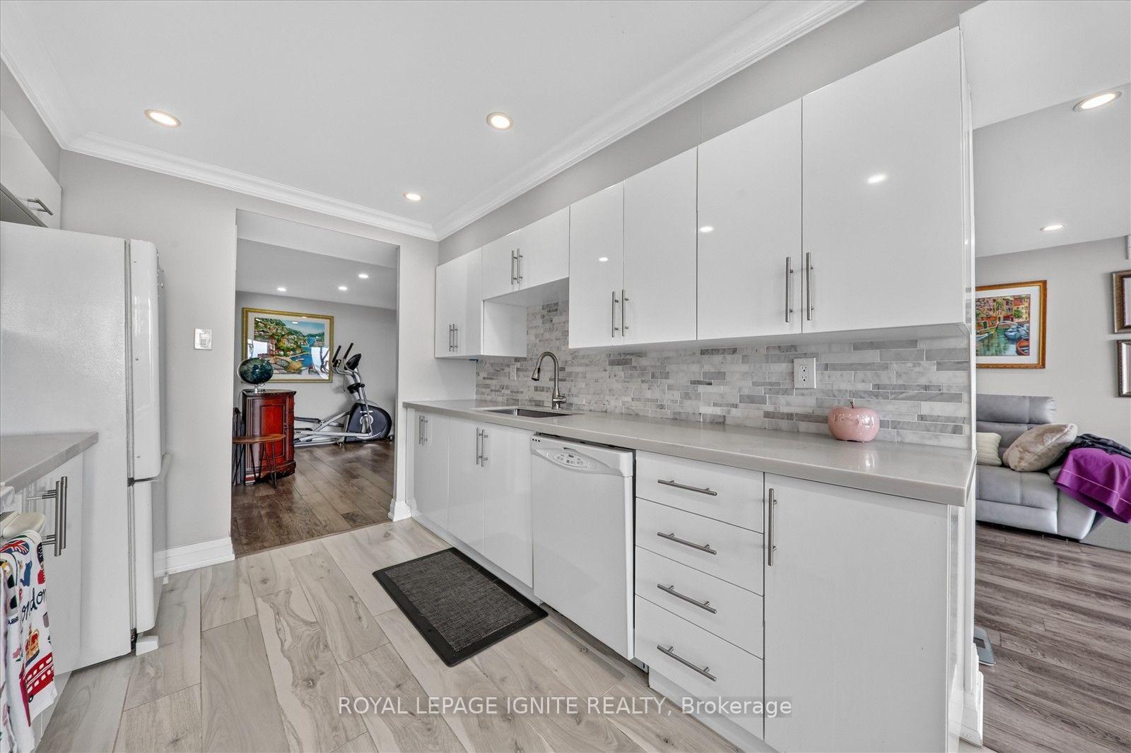 Photo 14 of Unit 809, 4725 Sheppard Avenue E, Scarborough, Agincourt South-Malvern West — HOMEH