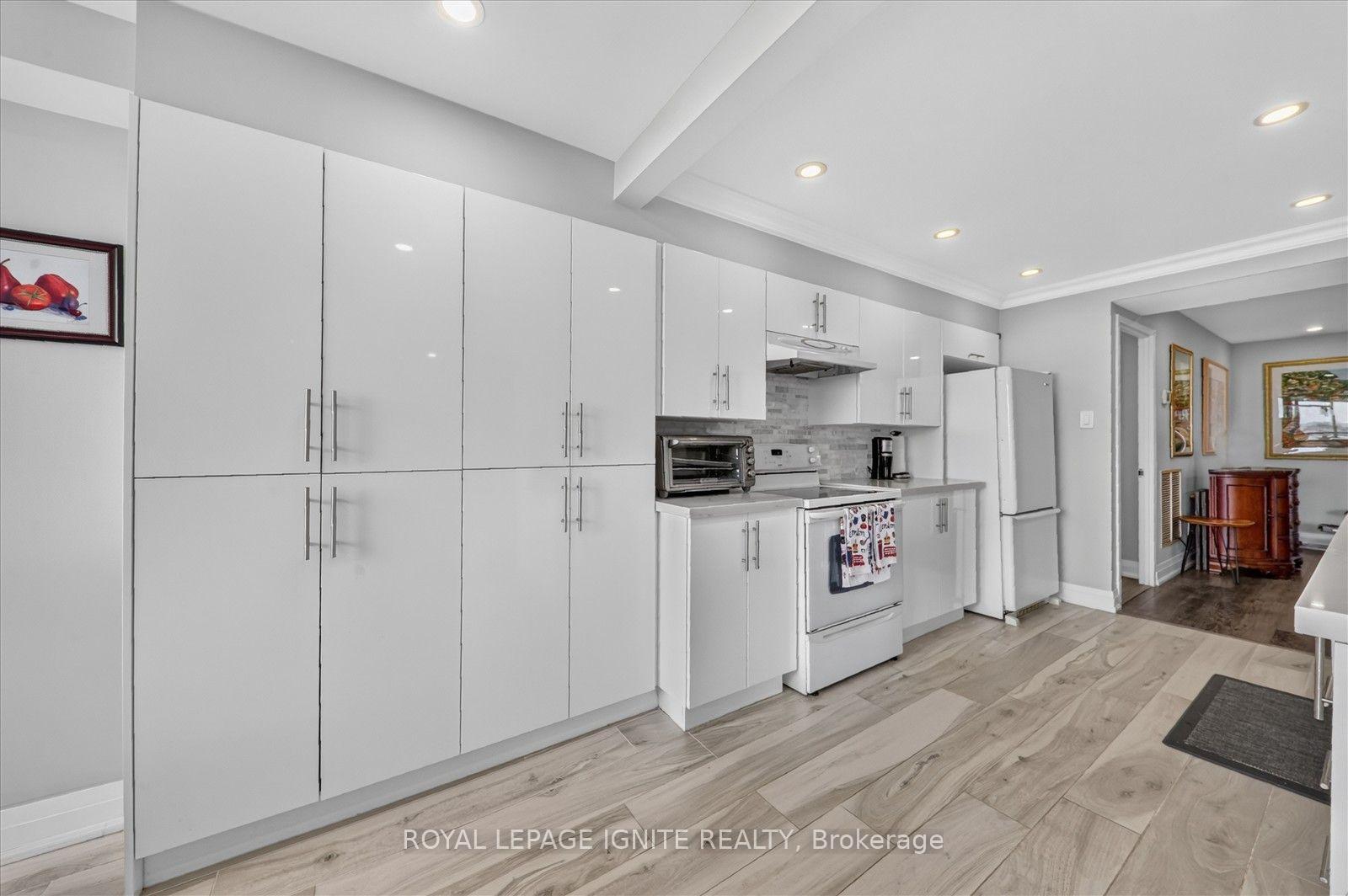 Photo 15 of Unit 809, 4725 Sheppard Avenue E, Scarborough, Agincourt South-Malvern West — HOMEH